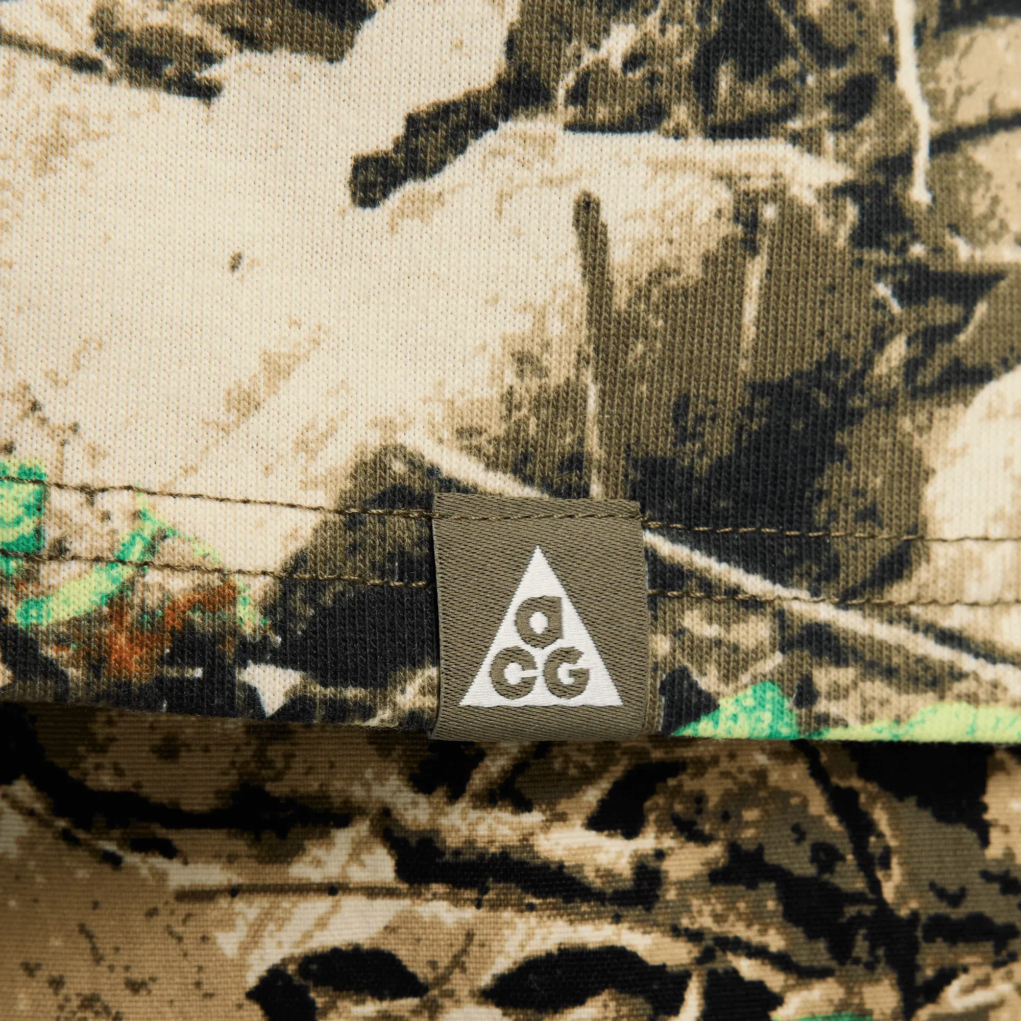 Nike ACG DRI-FIT TEE - MEDIUM OLIVE