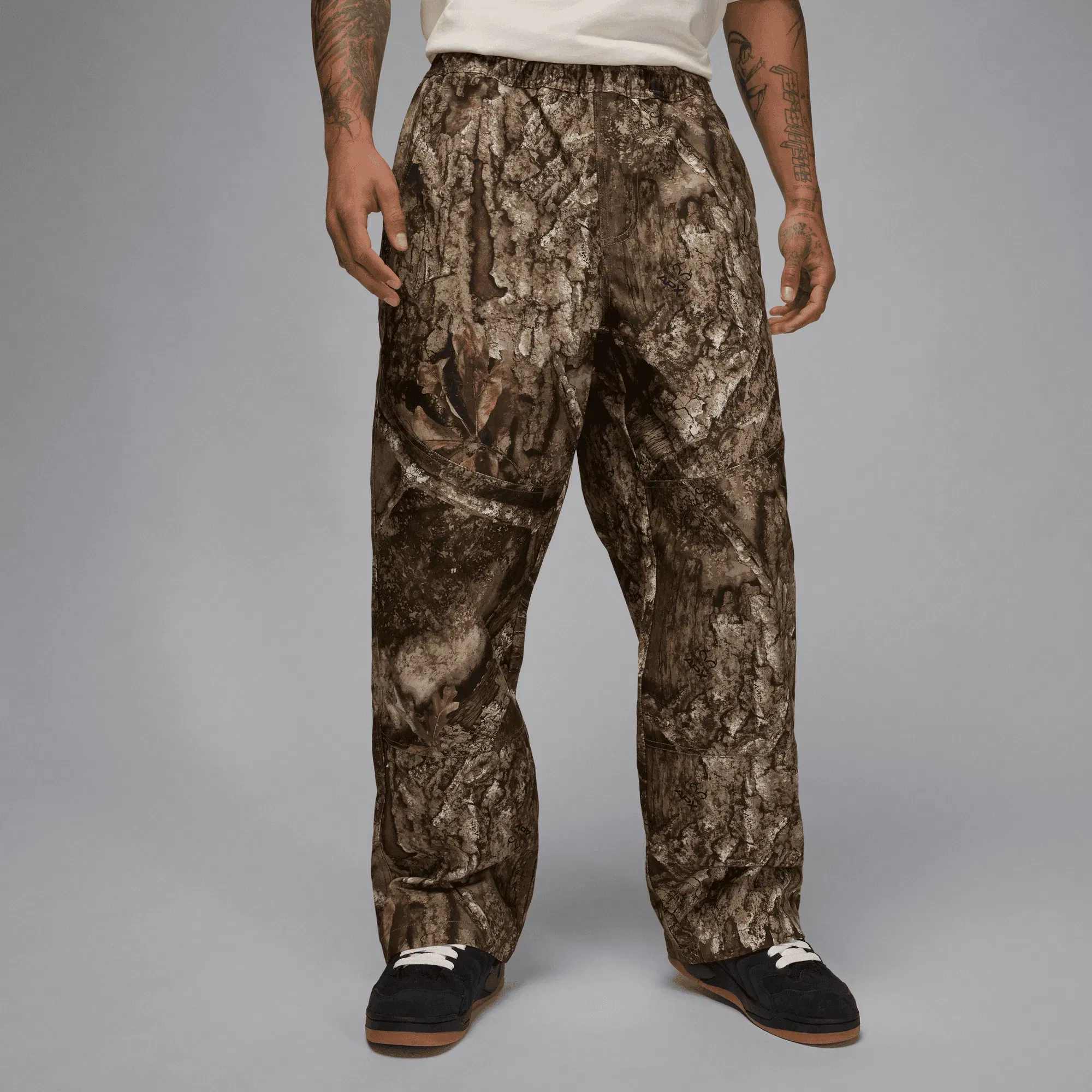 Air Jordan JORDAN BROOKLYN WOVEN REALTREE PANTS - MEDIUM OLIVE / SAIL