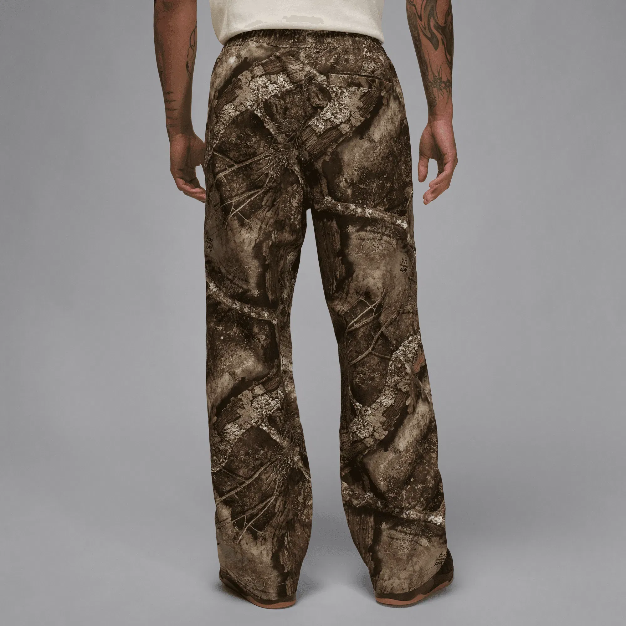 Air Jordan JORDAN BROOKLYN WOVEN REALTREE PANTS - MEDIUM OLIVE / SAIL