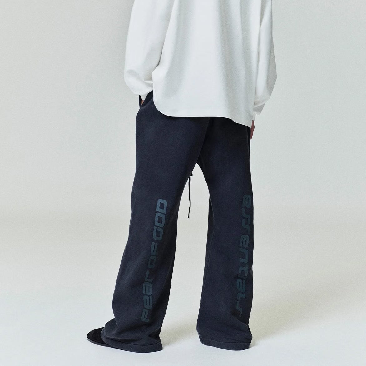 Fear of God Essentials HEAVY FLEECE FLARE SWEATPANT - VINTAGE BLACK