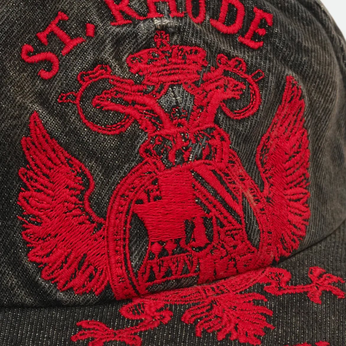 RHUDE ST. RHUDE SEAL DENIM CURVED BRIM HAT - BLACK / RED