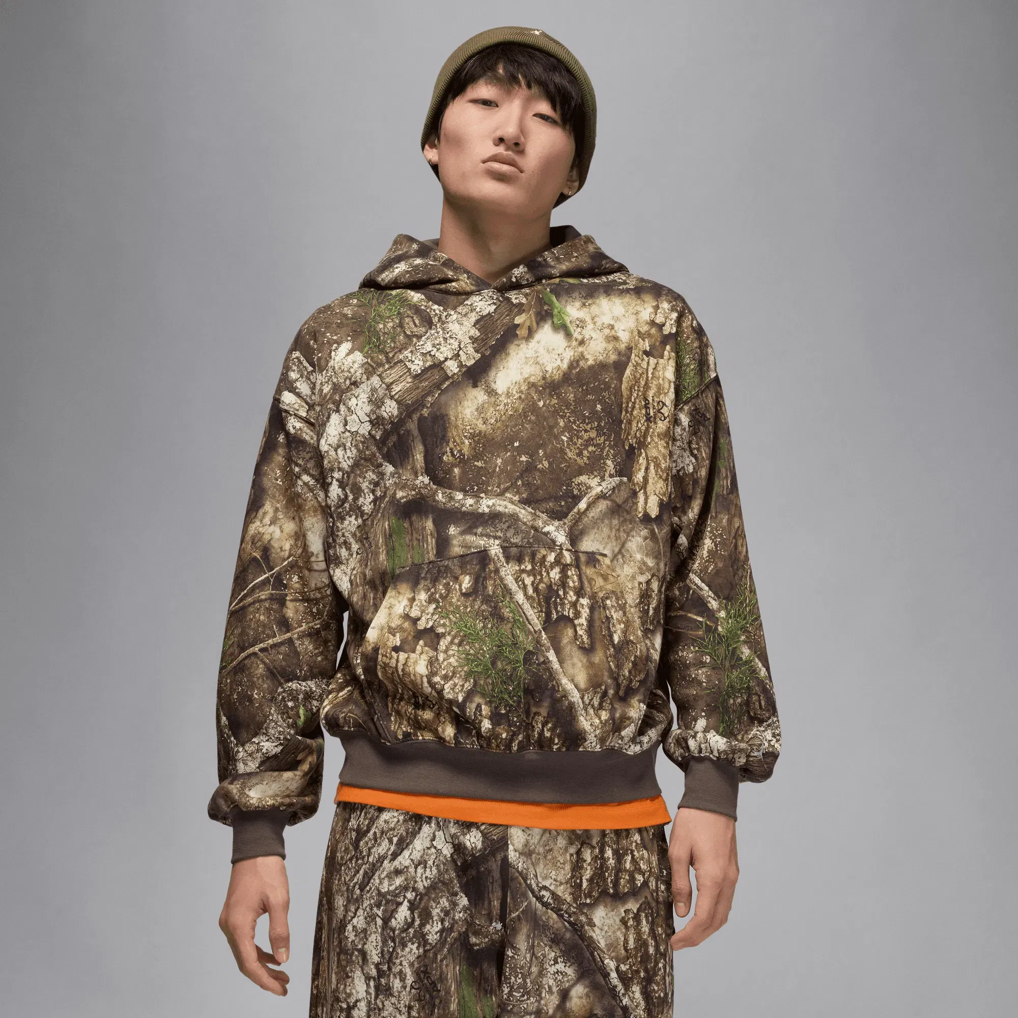Air Jordan JORDAN BROOKLYN FLEECE REALTREE HOODIE - MEDIUM OLIVE / SAIL