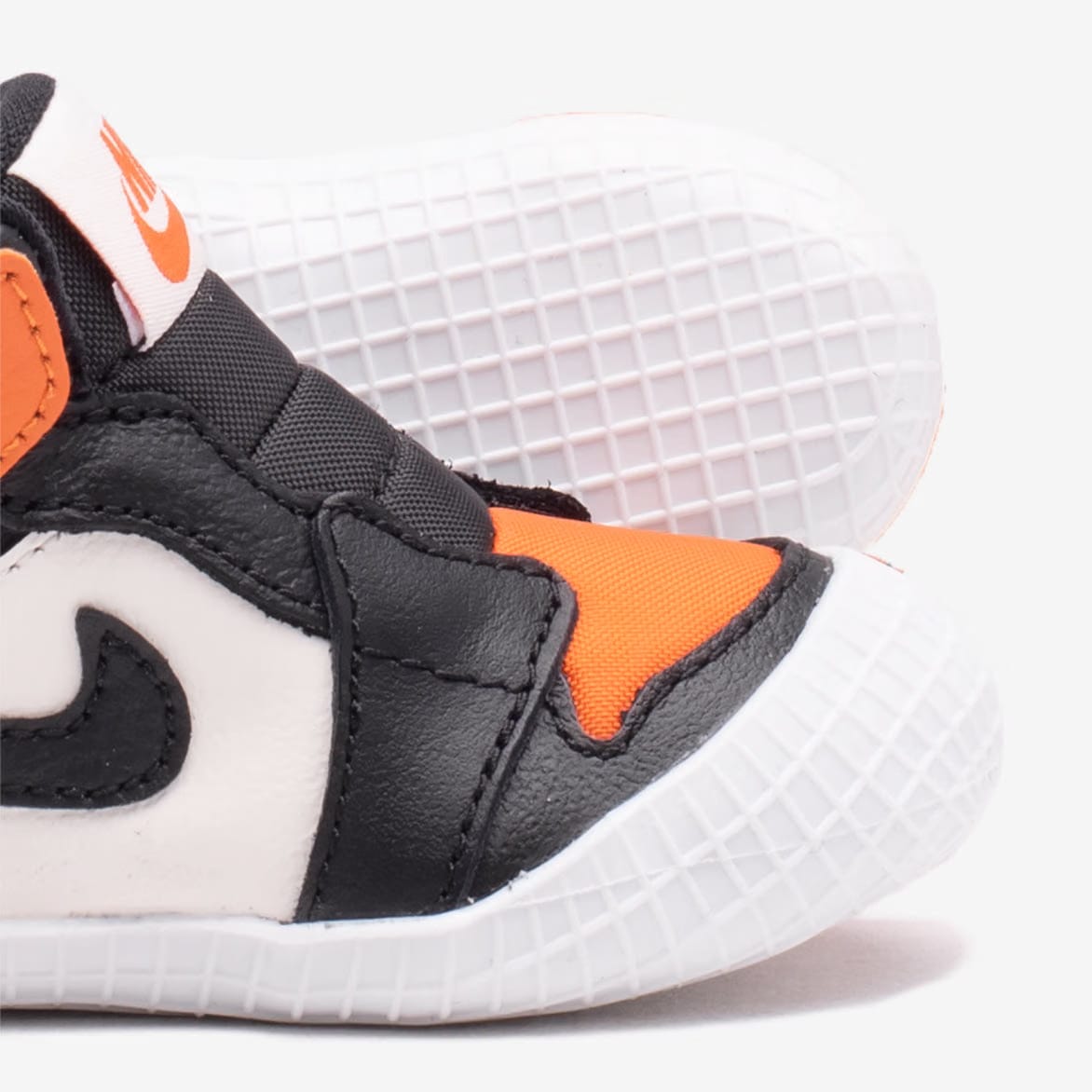 Air Jordan JORDAN 1 CRIB BOOTIE - SAIL / BLACK / STARFISH