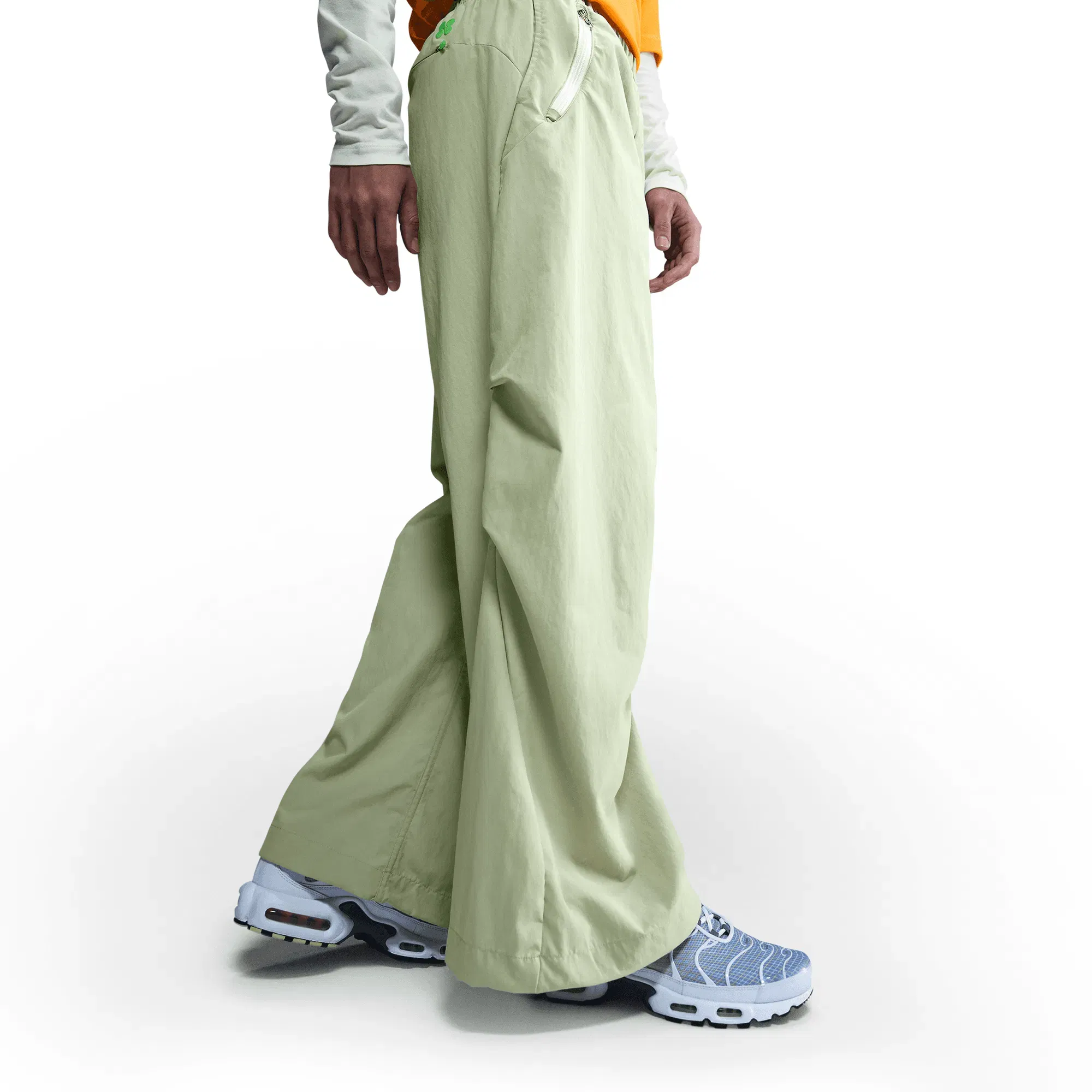 Nike PROJECT F.R.O.G PARACHUTE PANTS - olive aura / green strike