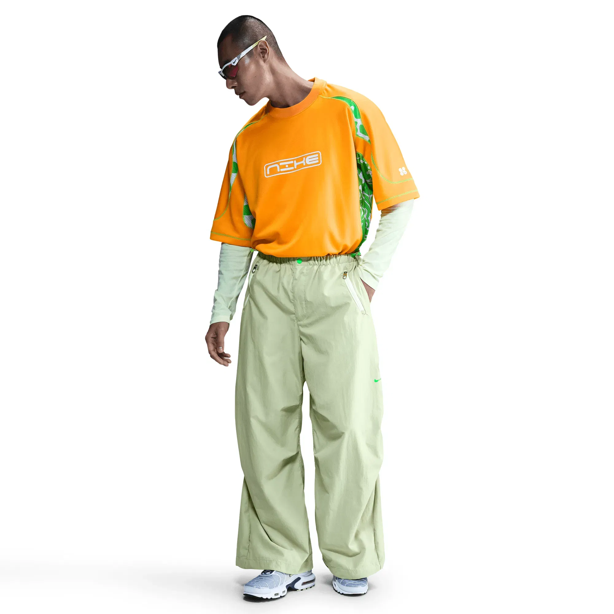 Nike PROJECT F.R.O.G PARACHUTE PANTS - olive aura / green strike