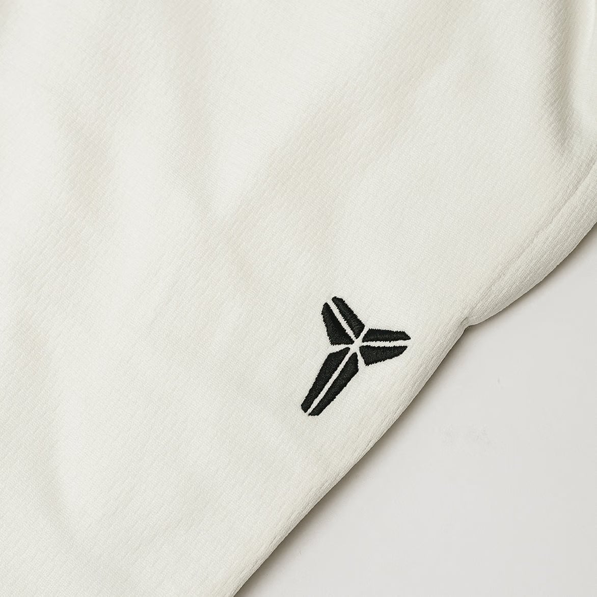 Nike KOBE "YEAR OF THE MAMBA" THERMA-FIT BASKETBALL PANTS - WHITE