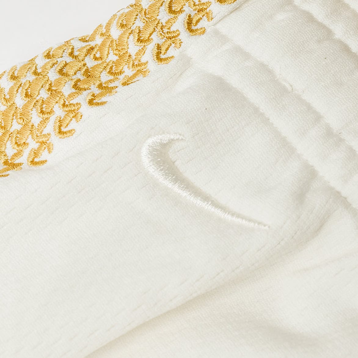 Nike KOBE "YEAR OF THE MAMBA" THERMA-FIT BASKETBALL PANTS - WHITE