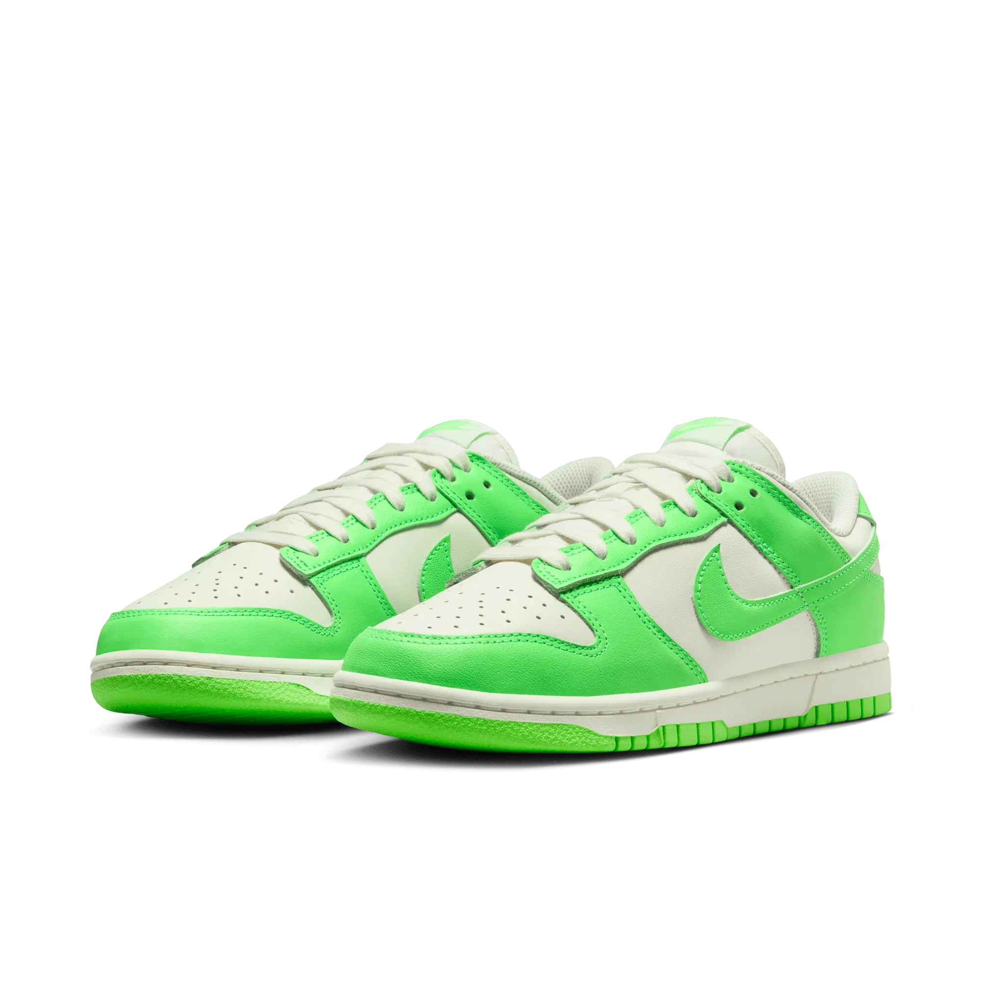 Nike WMNS DUNK LOW "GREEN STRIKE"
