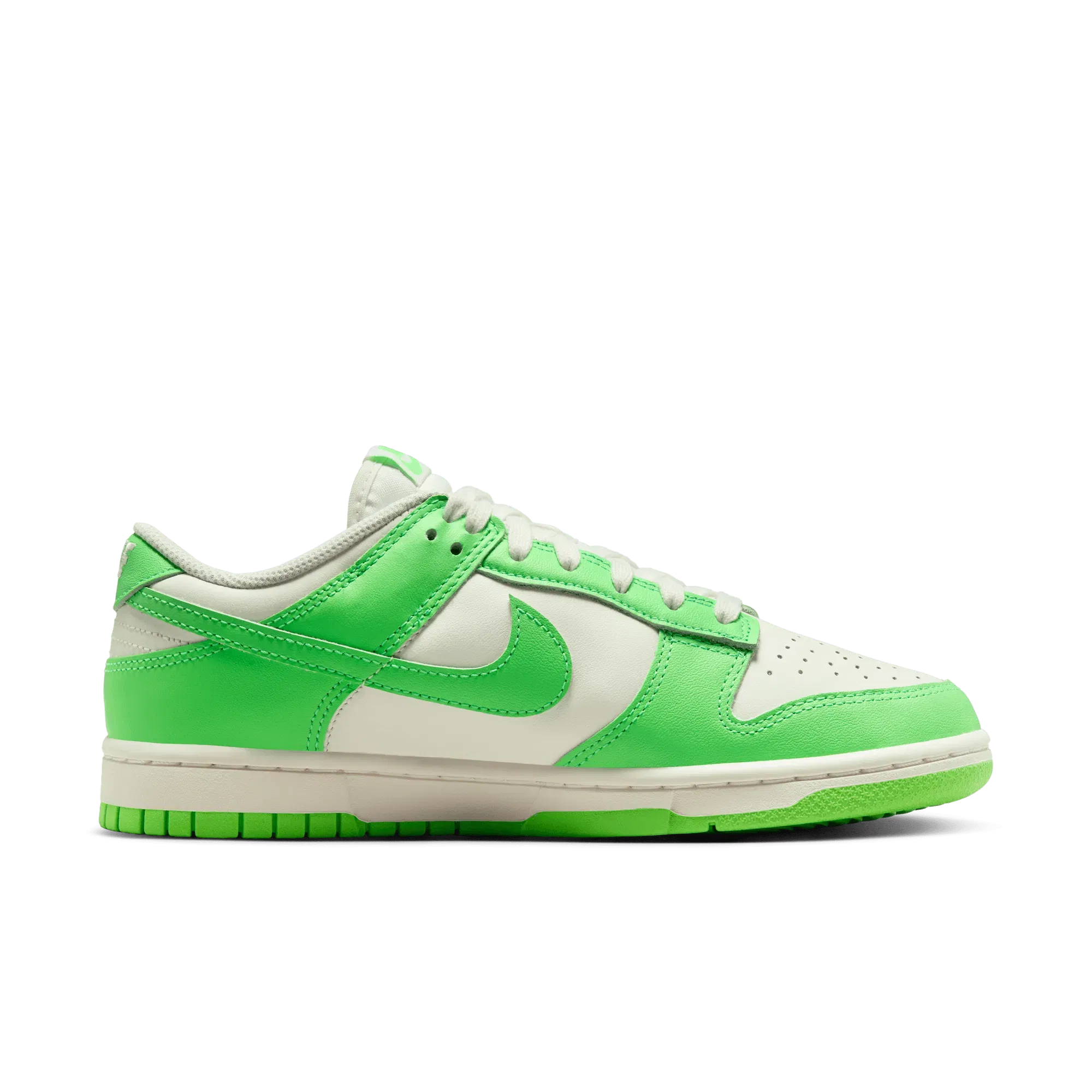 Nike WMNS DUNK LOW "GREEN STRIKE"