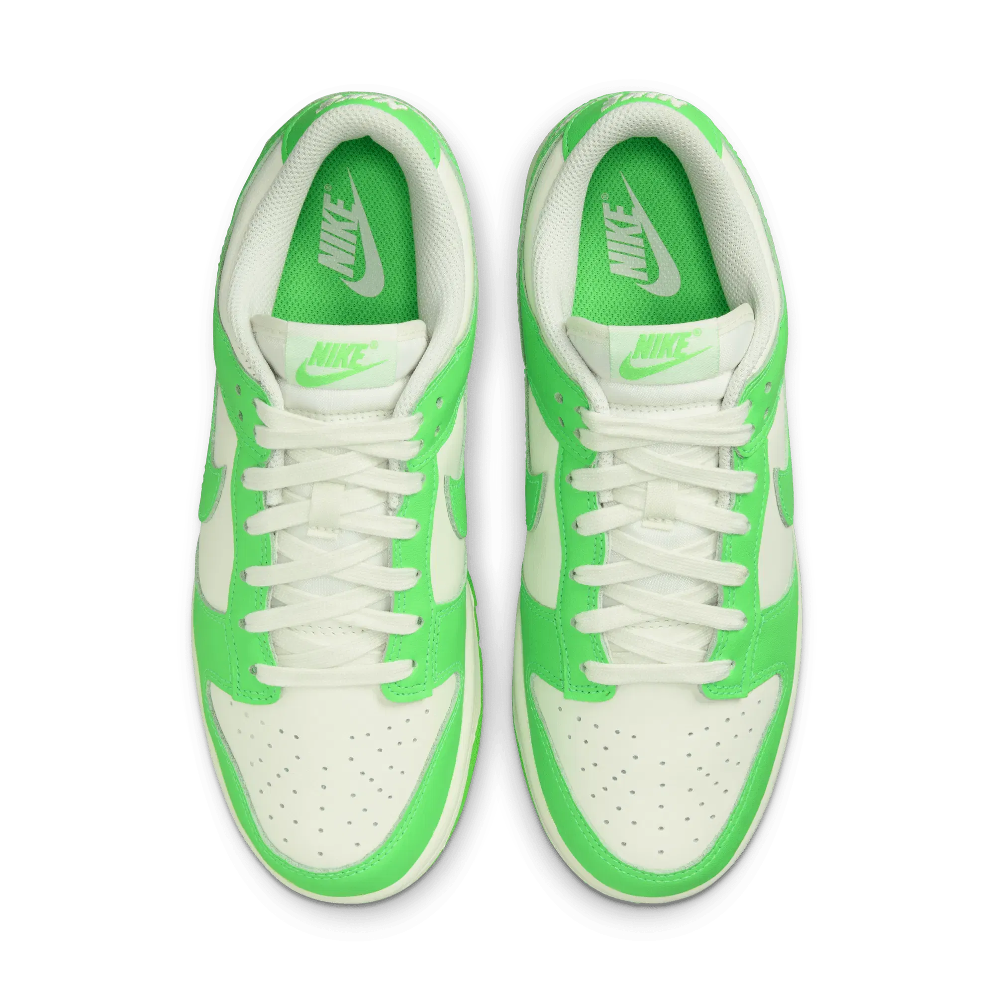 Nike WMNS DUNK LOW "GREEN STRIKE"