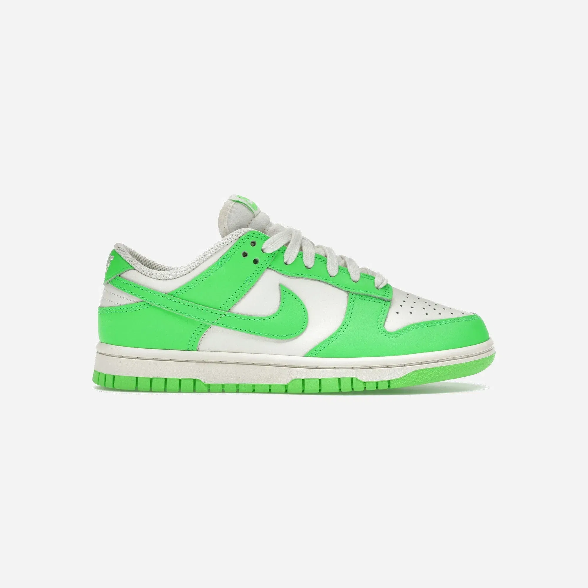 Nike WMNS DUNK LOW "GREEN STRIKE"