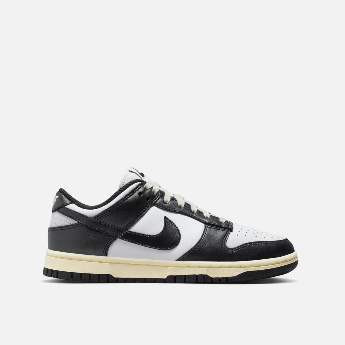 Nike WMNS DUNK LOW VINTAGE "BLACK / WHITE"