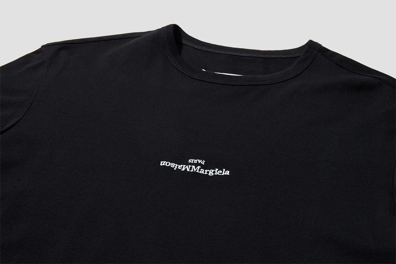 Maison Margiela UPSIDE DOWN LOGO TEE - BLACK