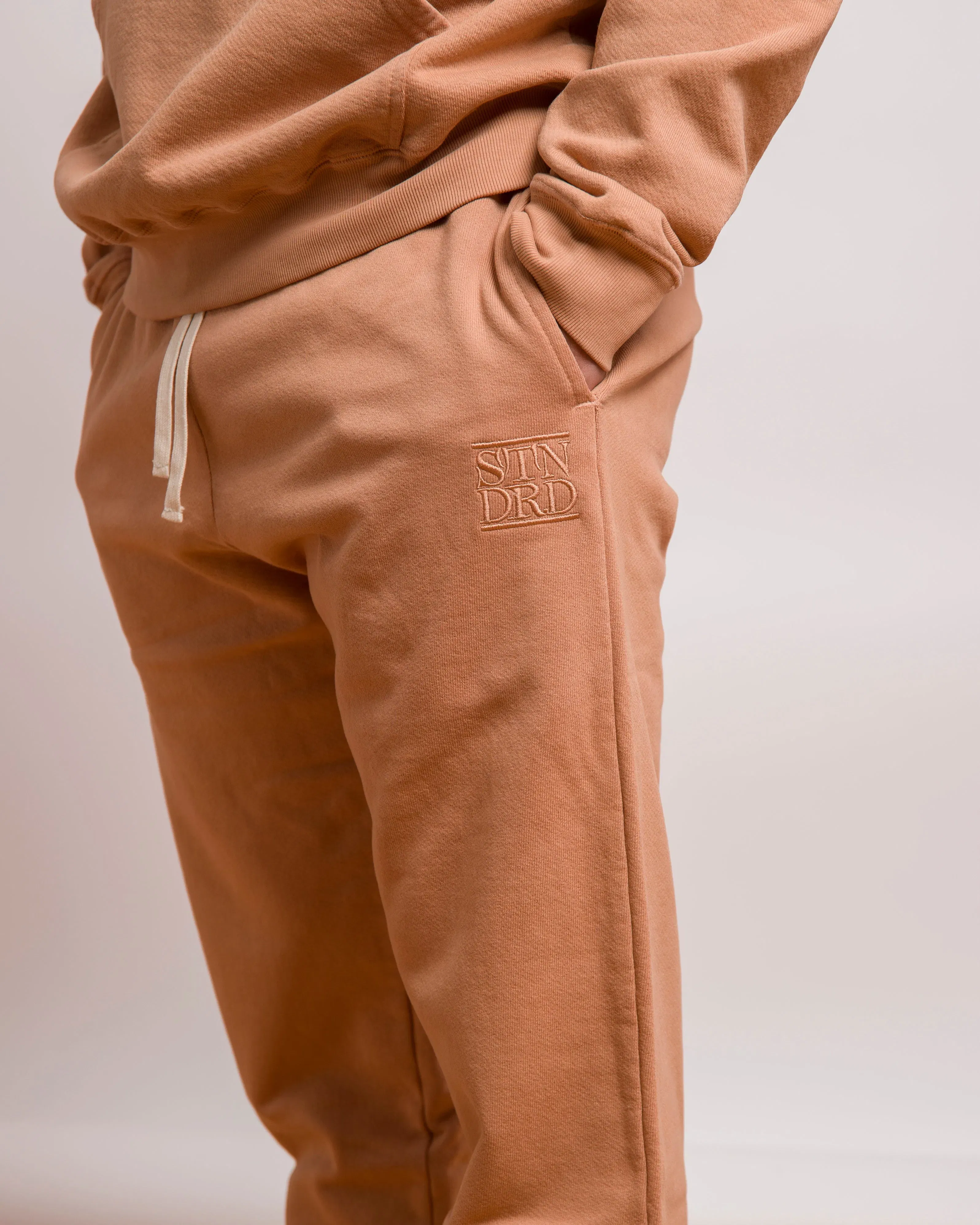 STANDARD ISSUE BJ BETTS X STANDARD ISSUE SWEATPANT - CAMEL