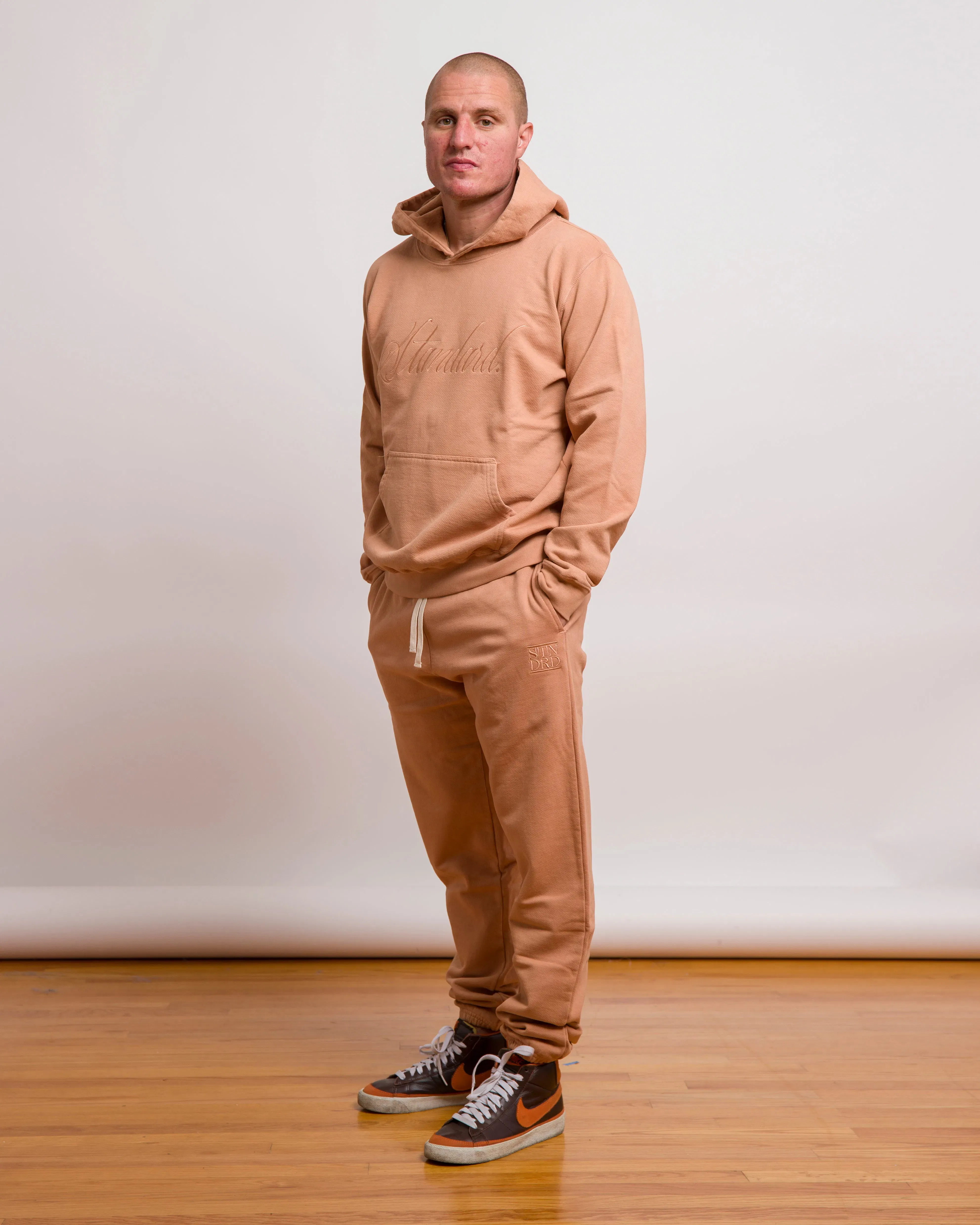 STANDARD ISSUE BJ BETTS X STANDARD ISSUE SWEATPANT - CAMEL