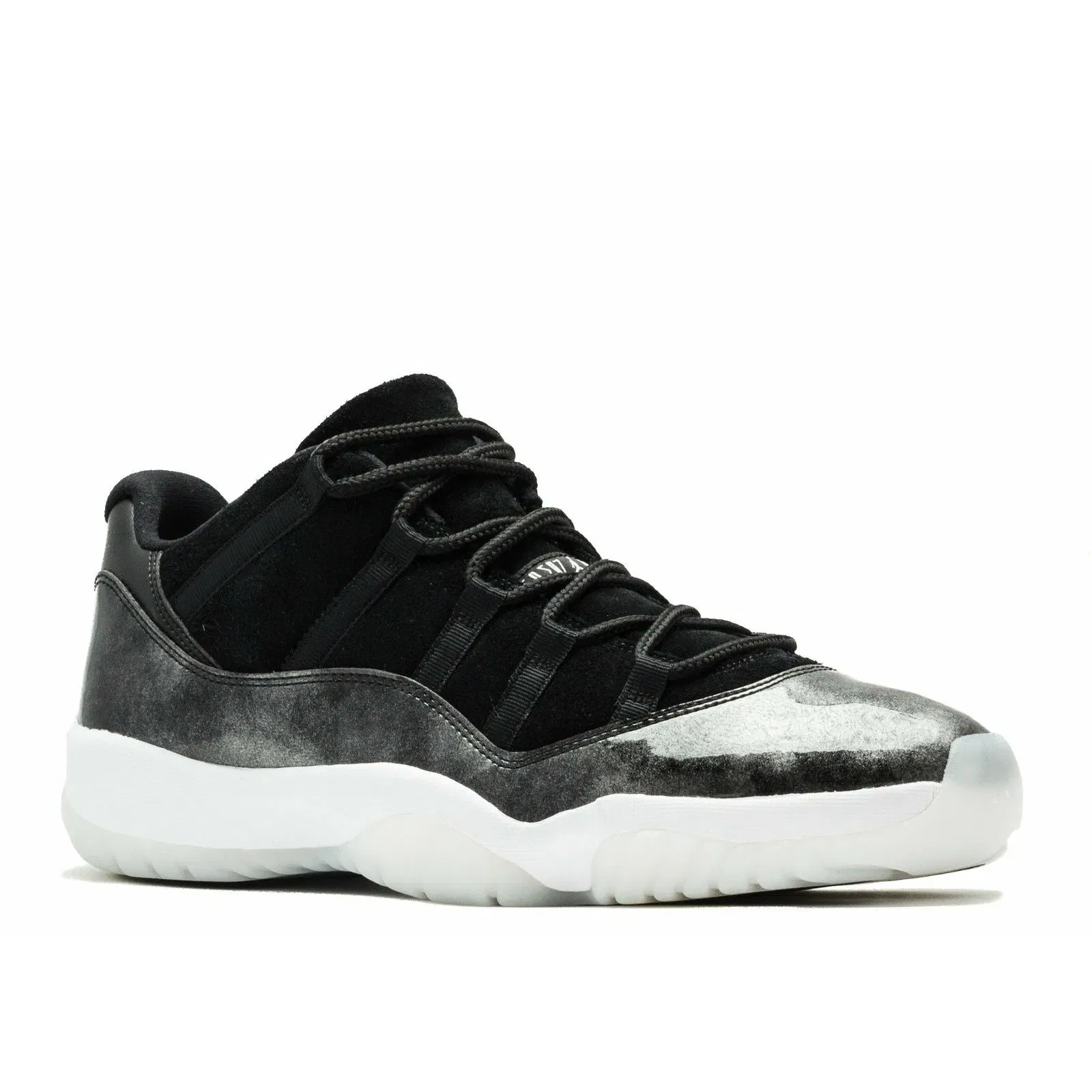 Air Jordan 11 Retro Low 'Barons' (2017)