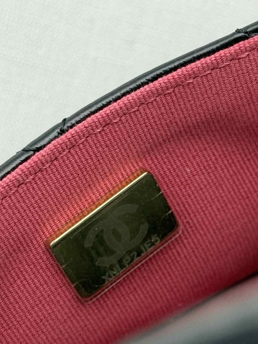 CHANEL Wavy CC Hobo Black Quilted Shoulder Bag