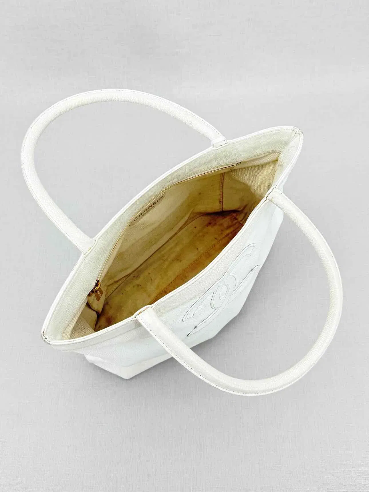 CHANEL White Shoulder Bag