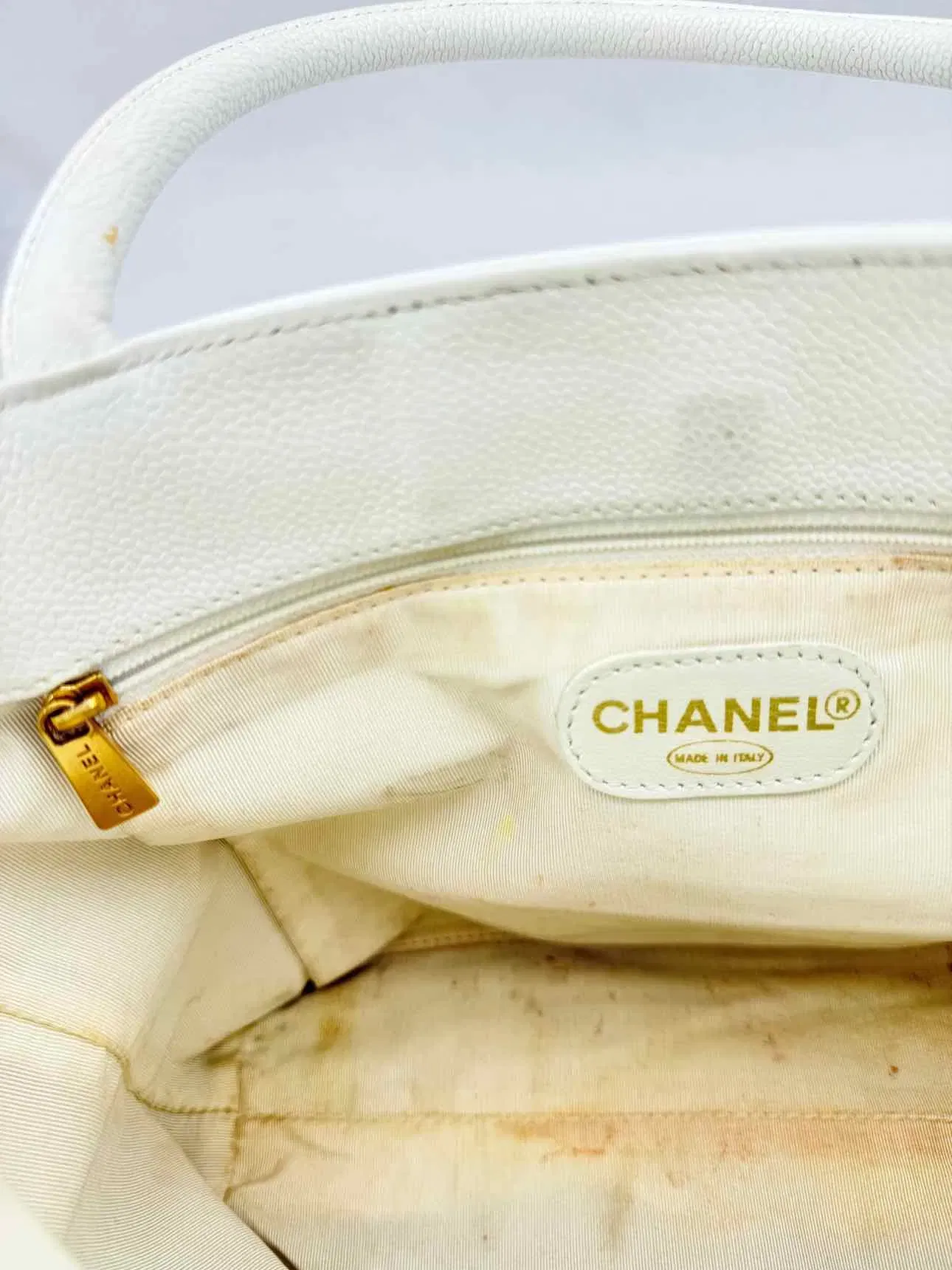 CHANEL White Shoulder Bag