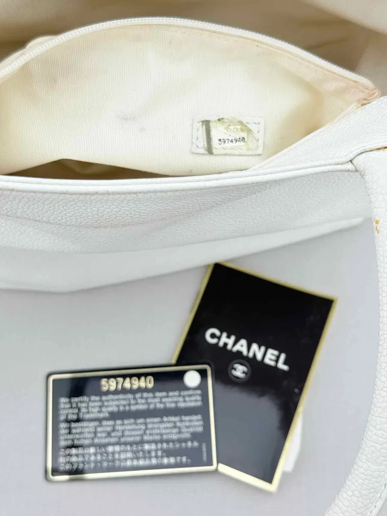 CHANEL White Shoulder Bag
