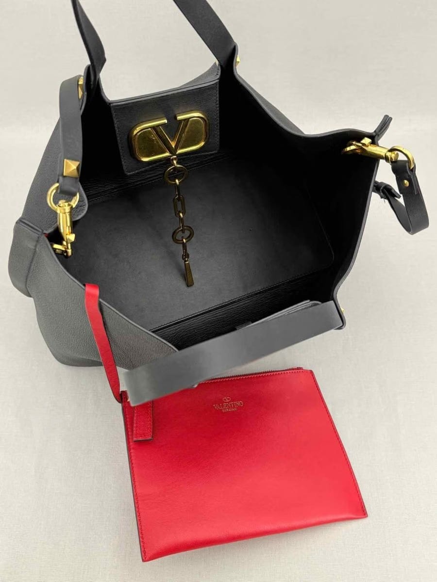 VALENTINO GARAVANI VLogo Escape Black Tote Bag
