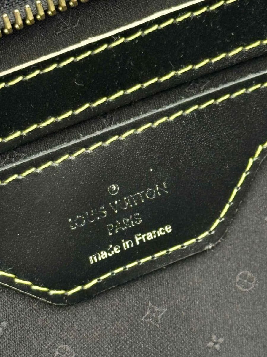 LOUIS VUITTON Le Radieux Black Shoulder Bag