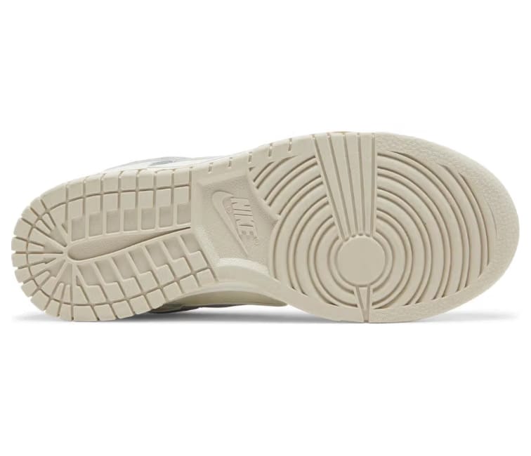 Nike Women's Nike Dunk Low (Sail/Oxygen Purple)