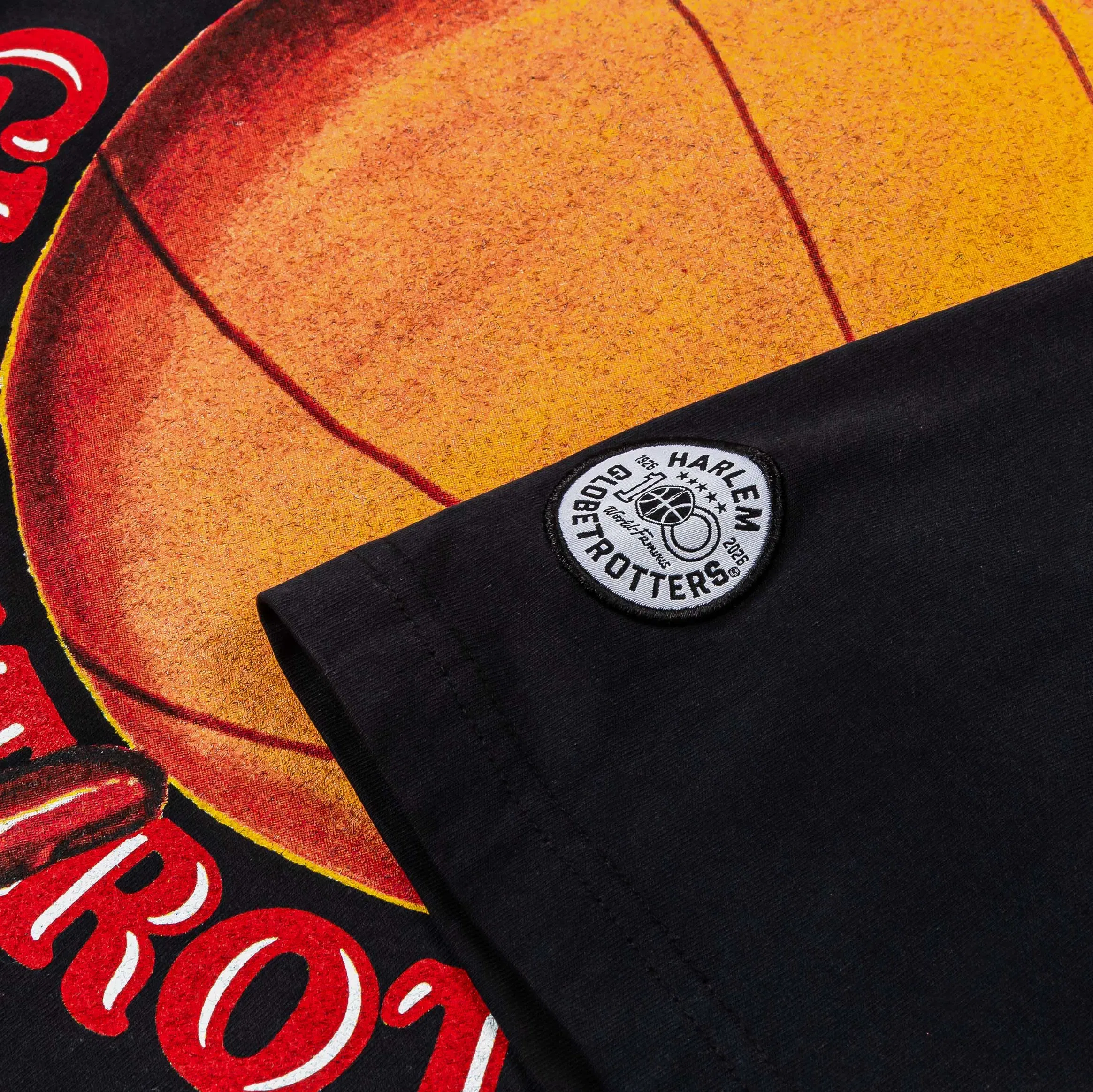 HARLEM GLOBETROTTERS X SP SP x Harlem Globetrotters Basketball Washed Mens Short Sleeve Shirt (Black/Red)