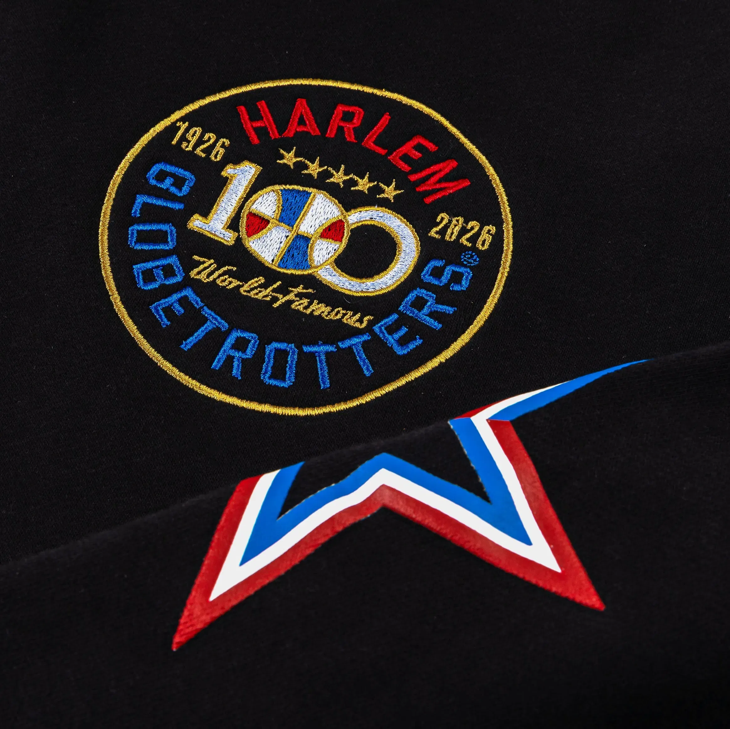 HARLEM GLOBETROTTERS X SP SP x Harlem Globetrotters World Famous Pullover Mens Hoodie (Black/Red)