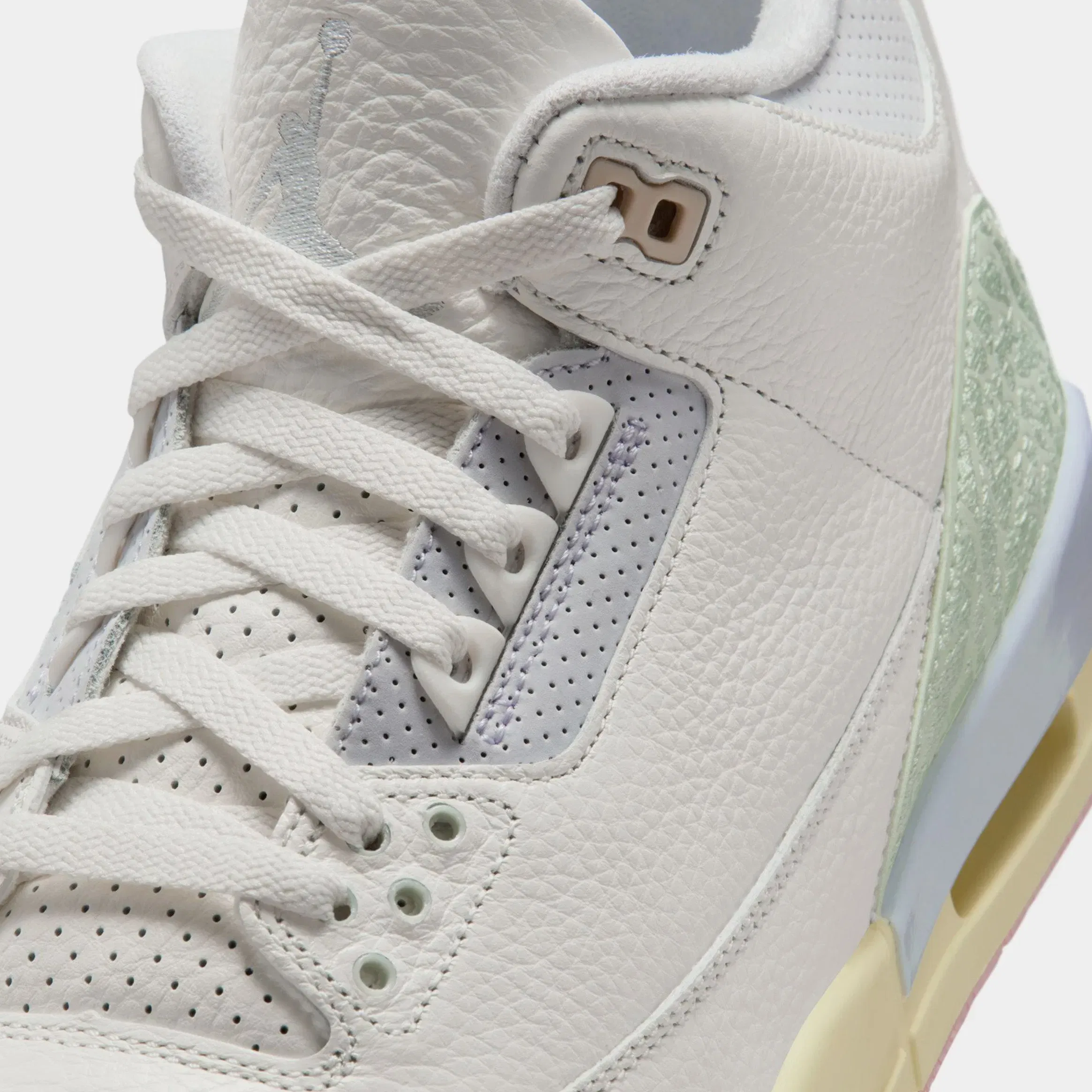 Air Jordan 3 Retro Sail And Jade Aura Mens Lifestyle Shoes (Sail/Jade Aura/Aura/Iced Carmine)