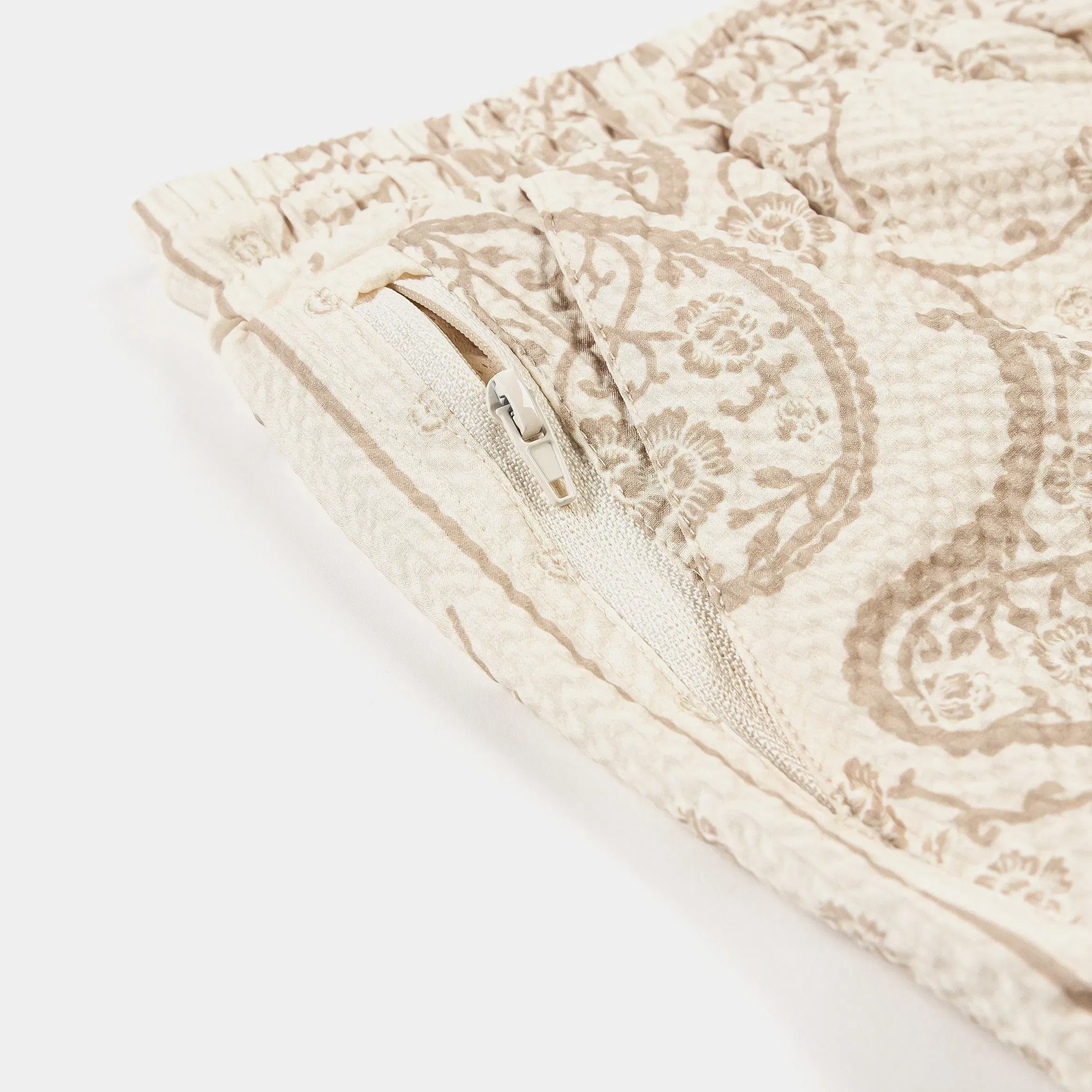 MAISON ARTICLE Paisley Seersucker Mens Shorts (Beige)