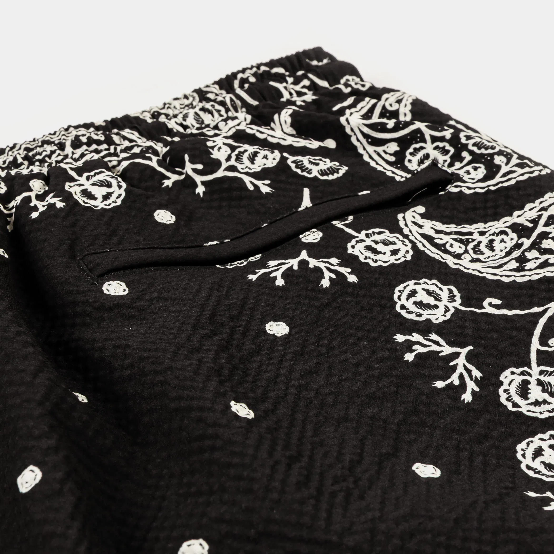 MAISON ARTICLE Paisley Seersucker Mens Shorts (Black/White)