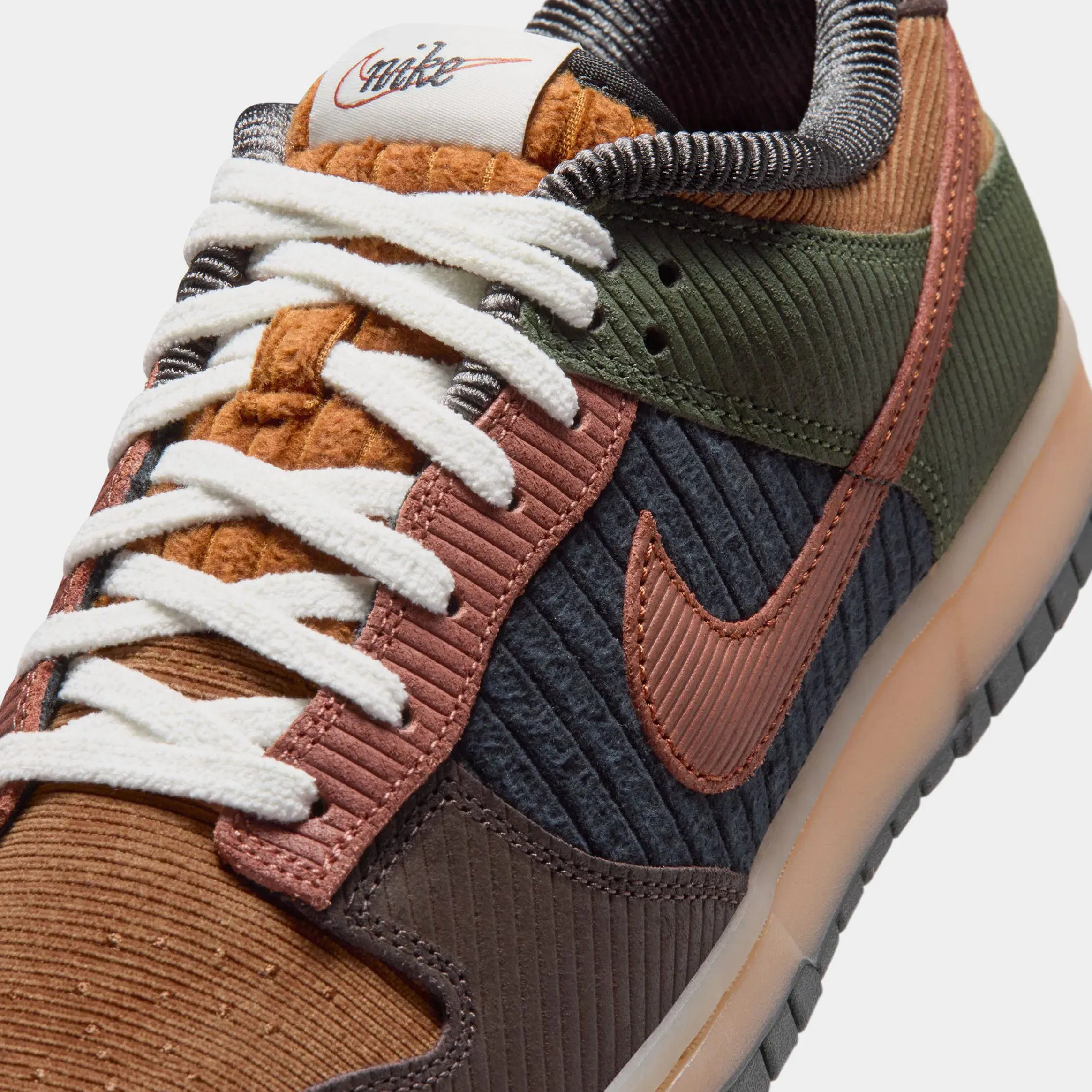 Nike Dunk Low Retro Premium Mens Lifestyle Shoes (Light British Tan/Cinnamon/Cargo Khaki)
