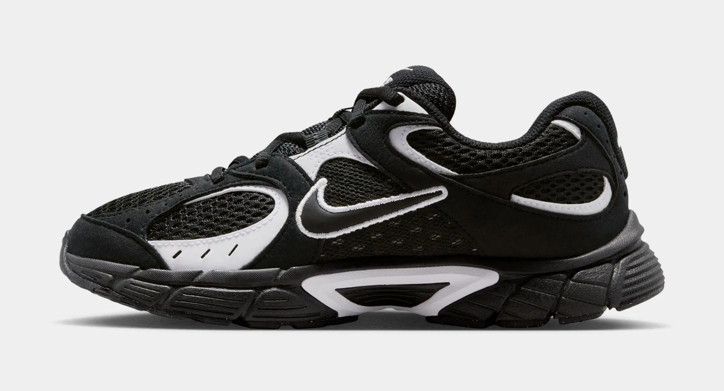 Nike V5 Runner Suede Grade School Running Shoes (Black/White)