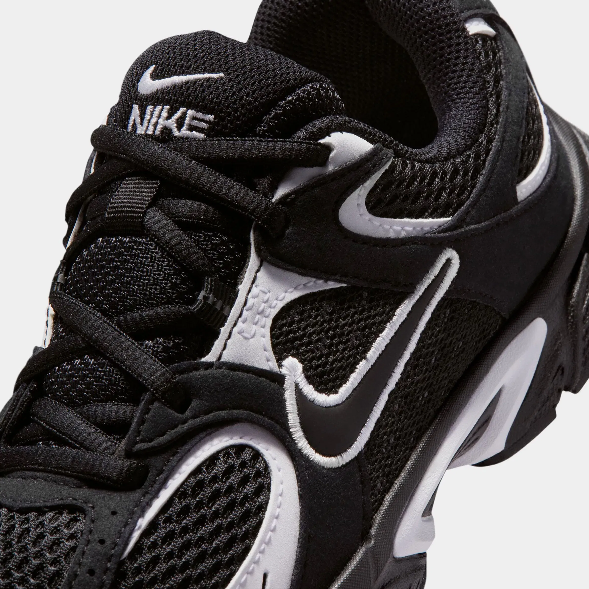 Nike V5 Runner Suede Grade School Running Shoes (Black/White)