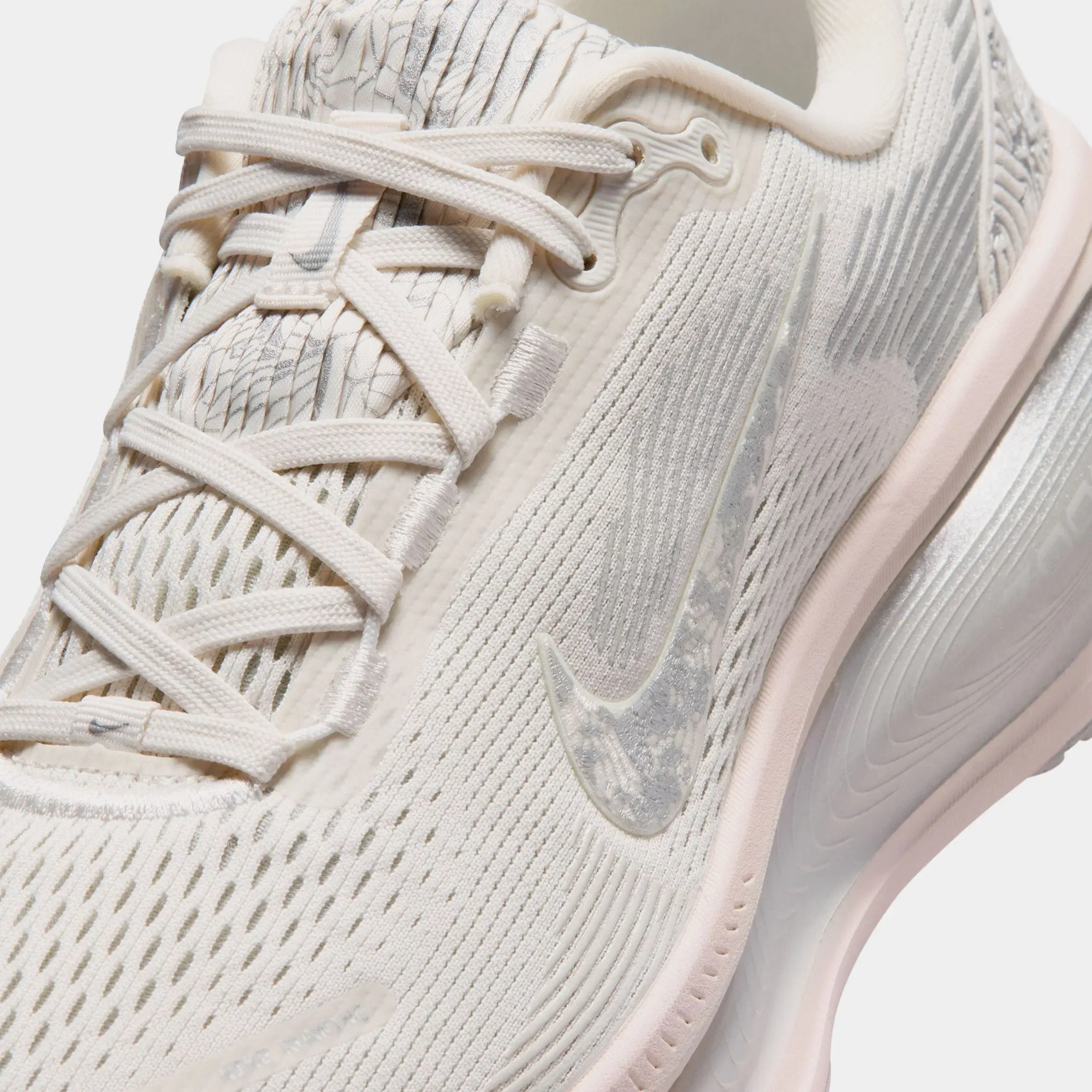 Nike Vomero 18 SE Womens Running Shoes (Phantom/Summit White/Grey Fog)