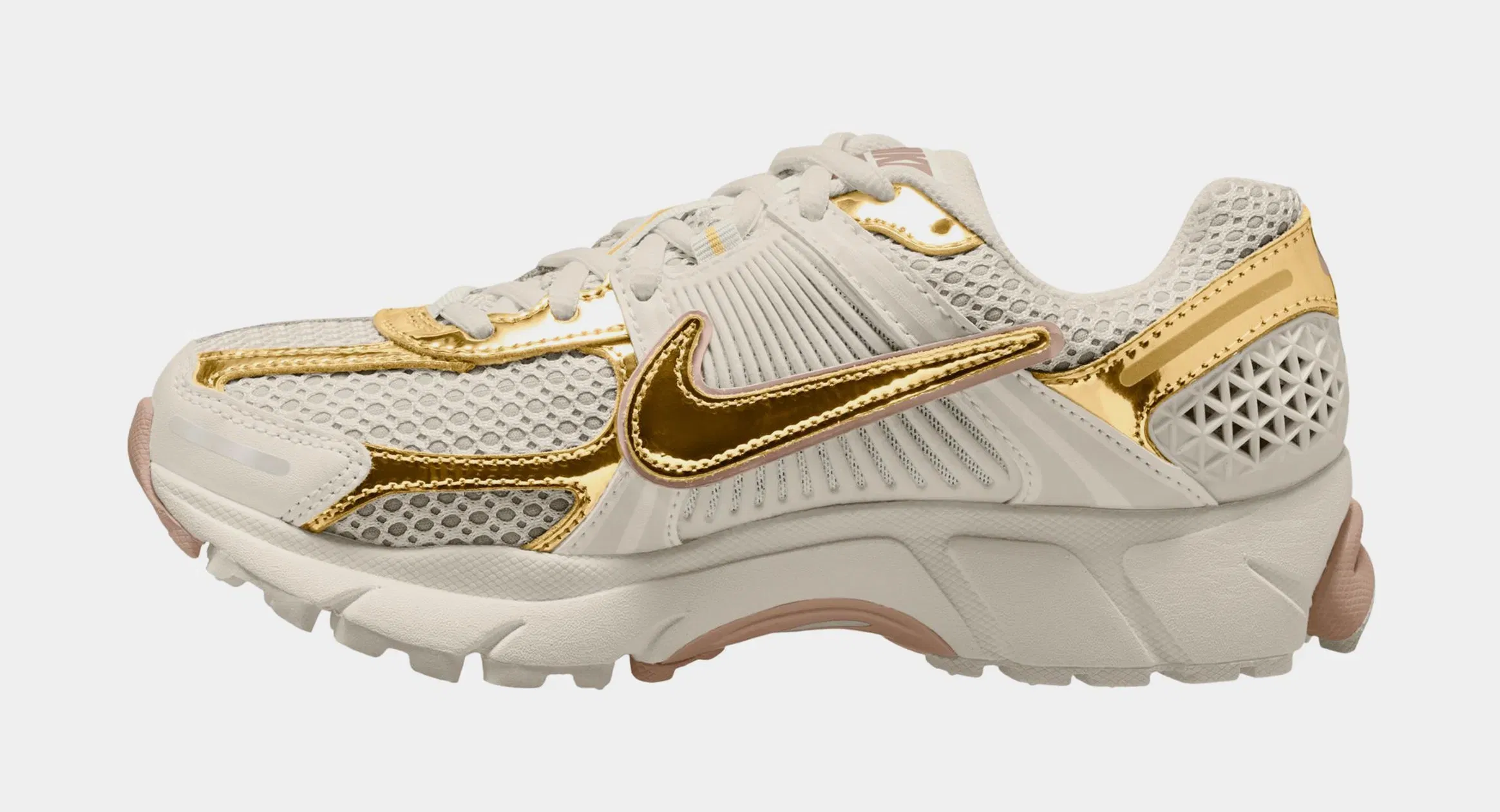 Nike Zoom Vomero 5 Womens Running Shoes (Light Orewood Brown/Metallic Gold/Hemp)