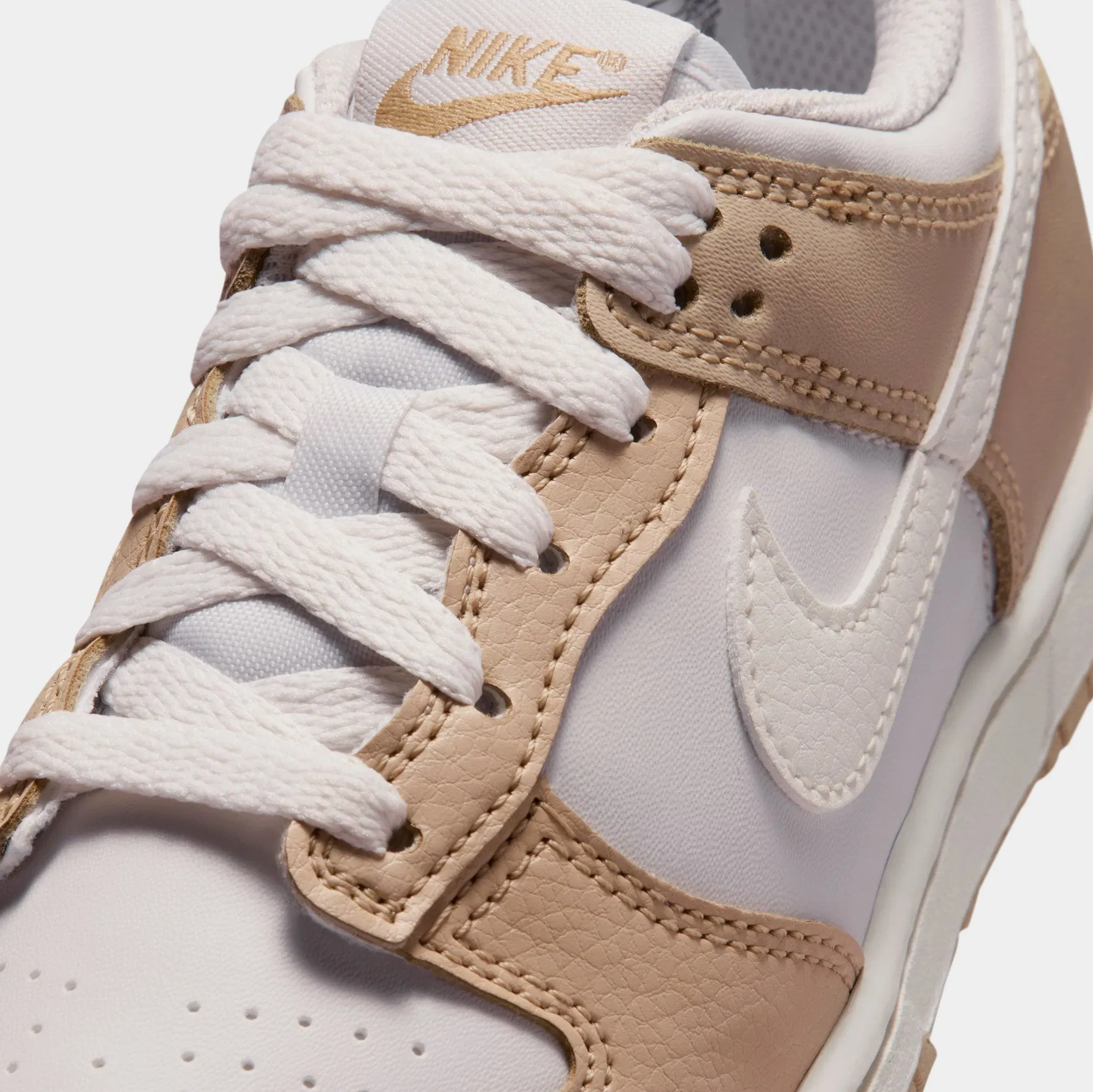 Nike Dunk Low Preschool Lifestyle Shoes (Linen/Platinum Tint/Sail)