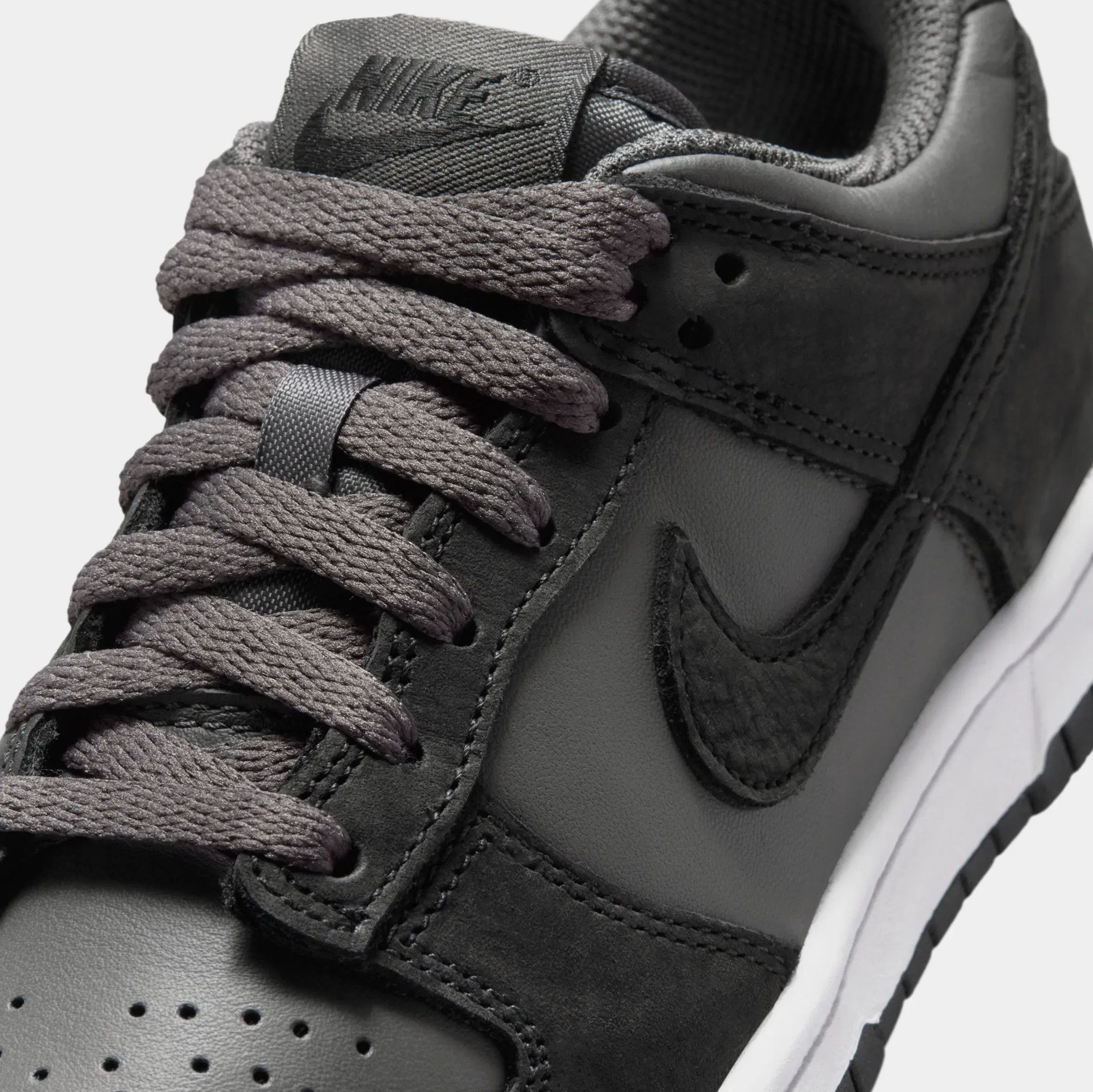 Nike Dunk Low SE Grade School Lifestyle Shoes (Medium Ash/Black/White)