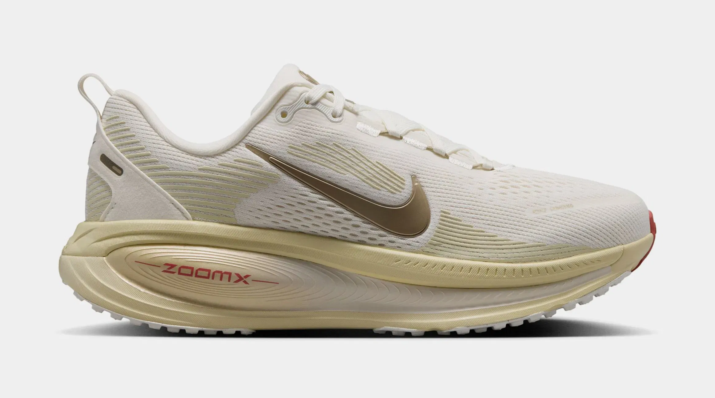 Nike Vomero 18 Womens Running Shoes (Sail/Metallic Gold Grain)