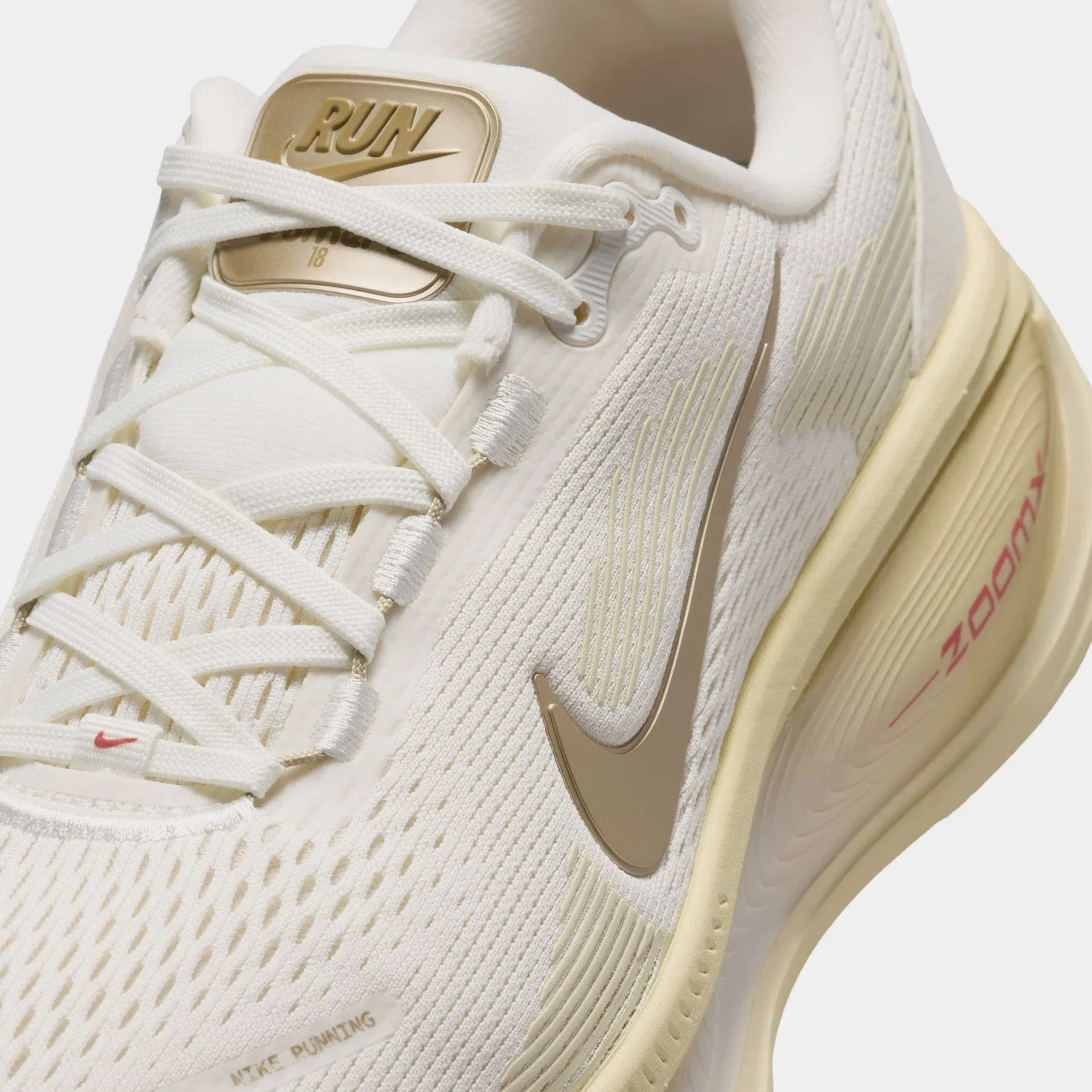 Nike Vomero 18 Womens Running Shoes (Sail/Metallic Gold Grain)
