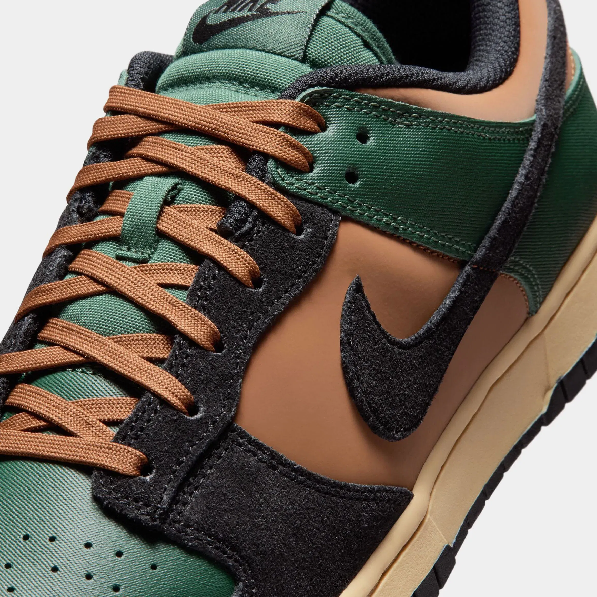 Nike Dunk Low Retro Mens Lifestyle Shoes (Fir/Light British Tan/Sesame/Black)