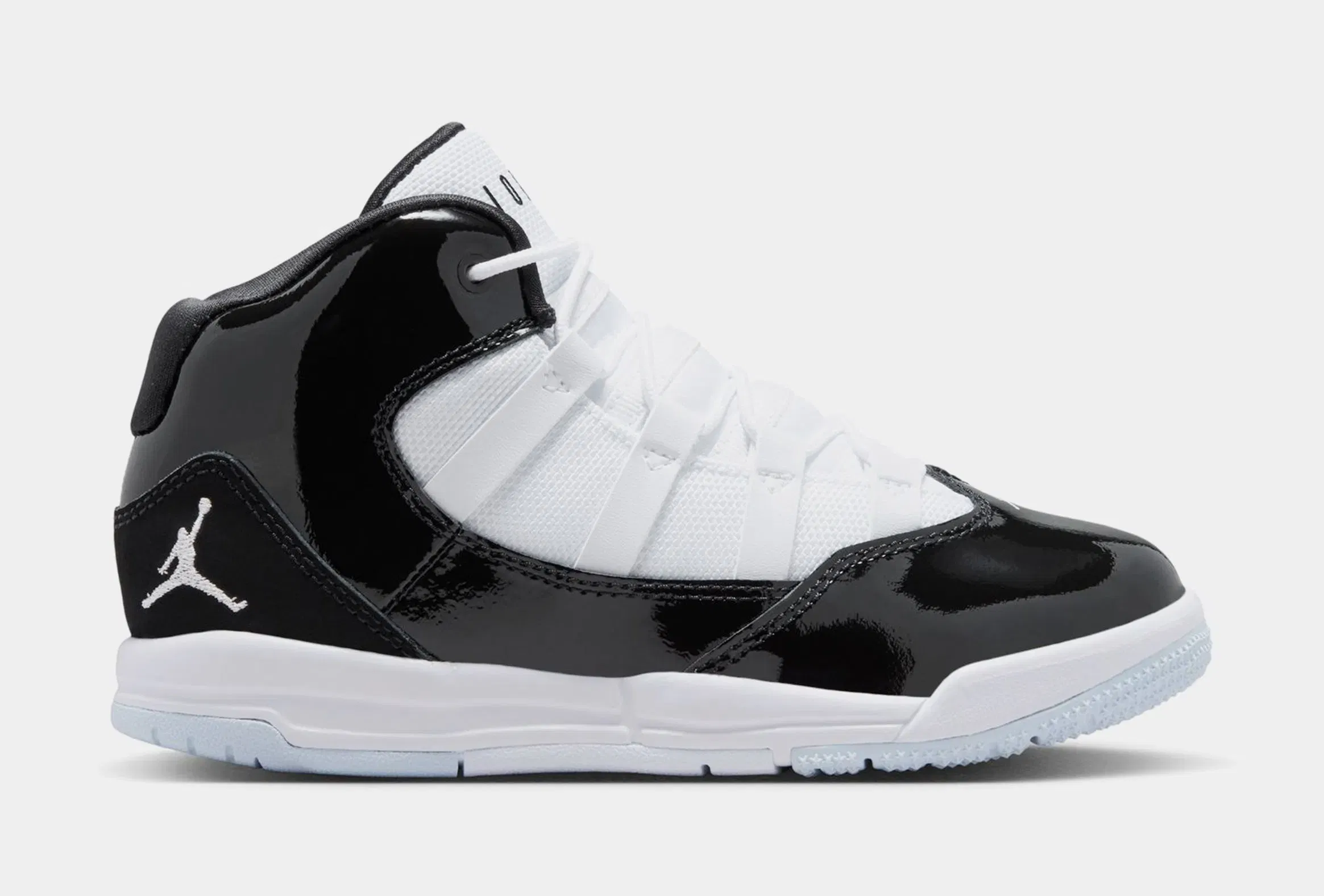 Air Jordan Max Aura Black White Preschool Lifestyle Shoes (Black/White)