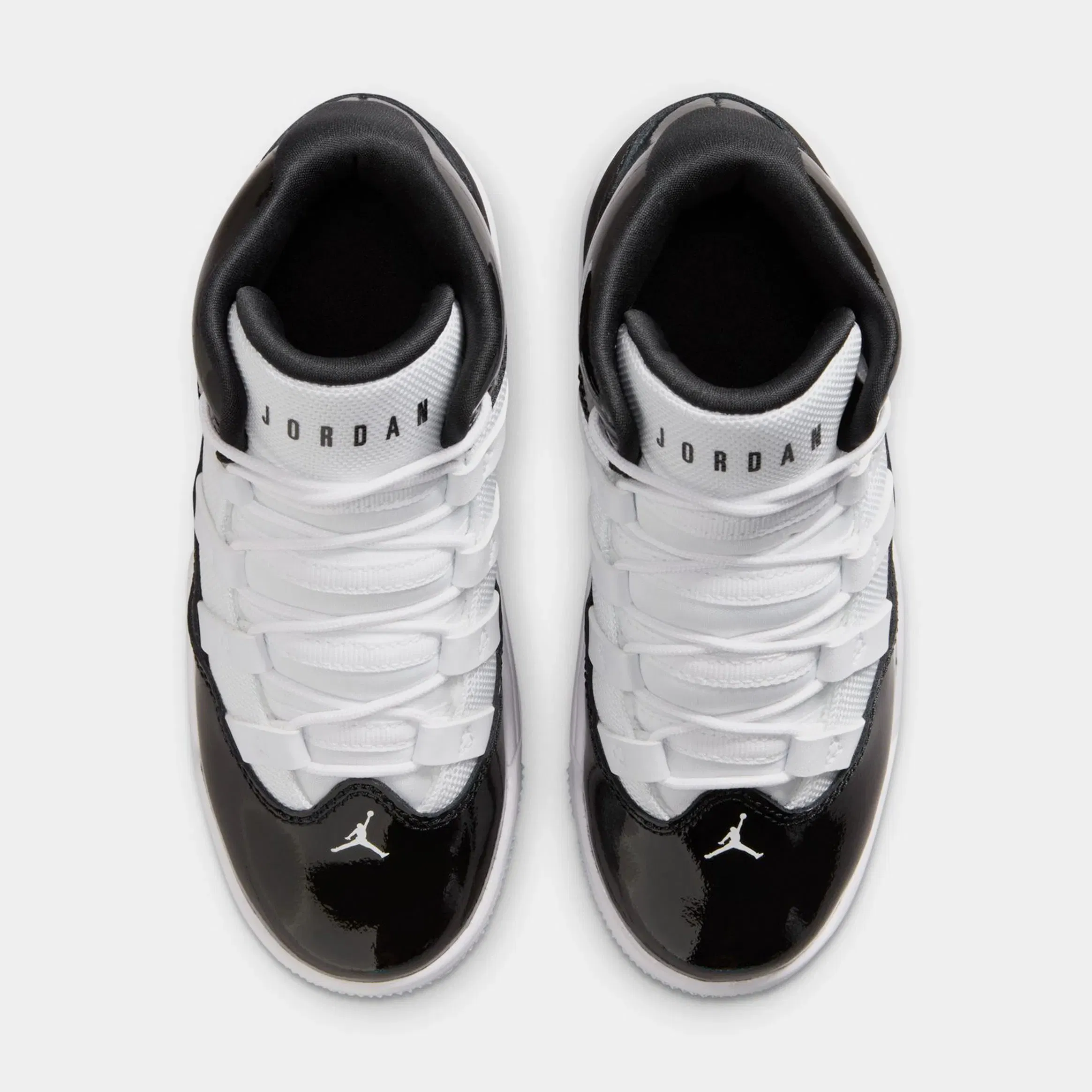 Air Jordan Max Aura Black White Preschool Lifestyle Shoes (Black/White)