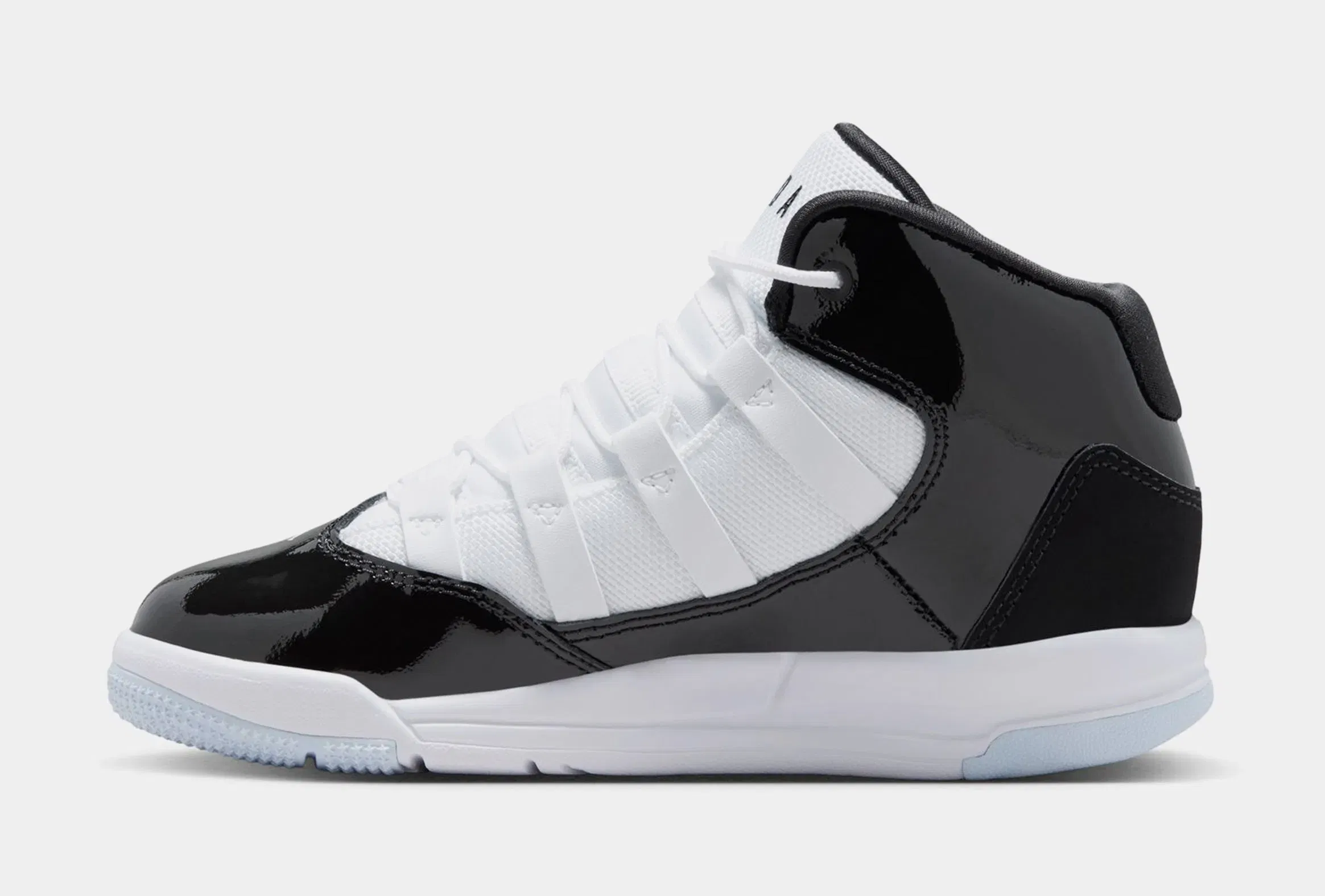 Air Jordan Max Aura Black White Preschool Lifestyle Shoes (Black/White)
