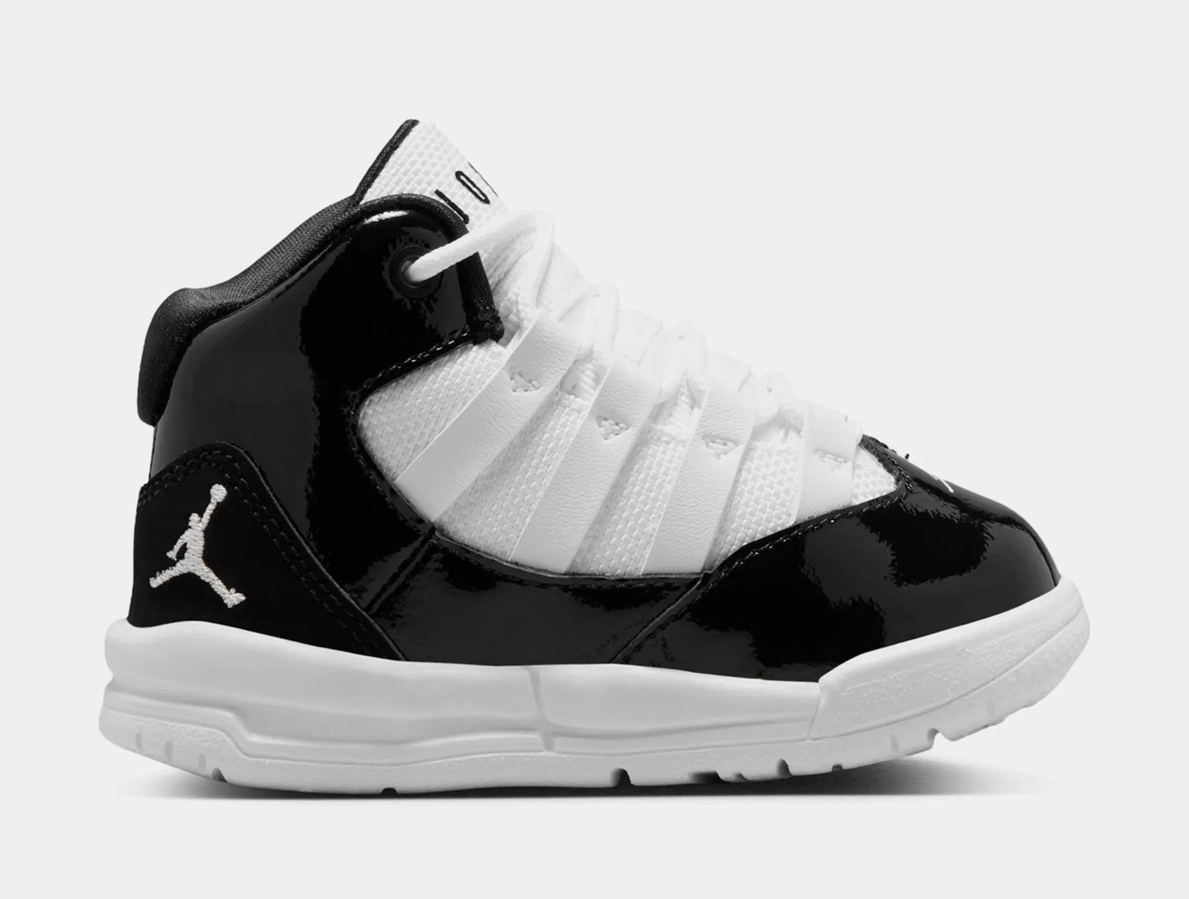 Air Jordan Max Aura Black White Infant Toddler Lifestyle Shoes (Black/White)