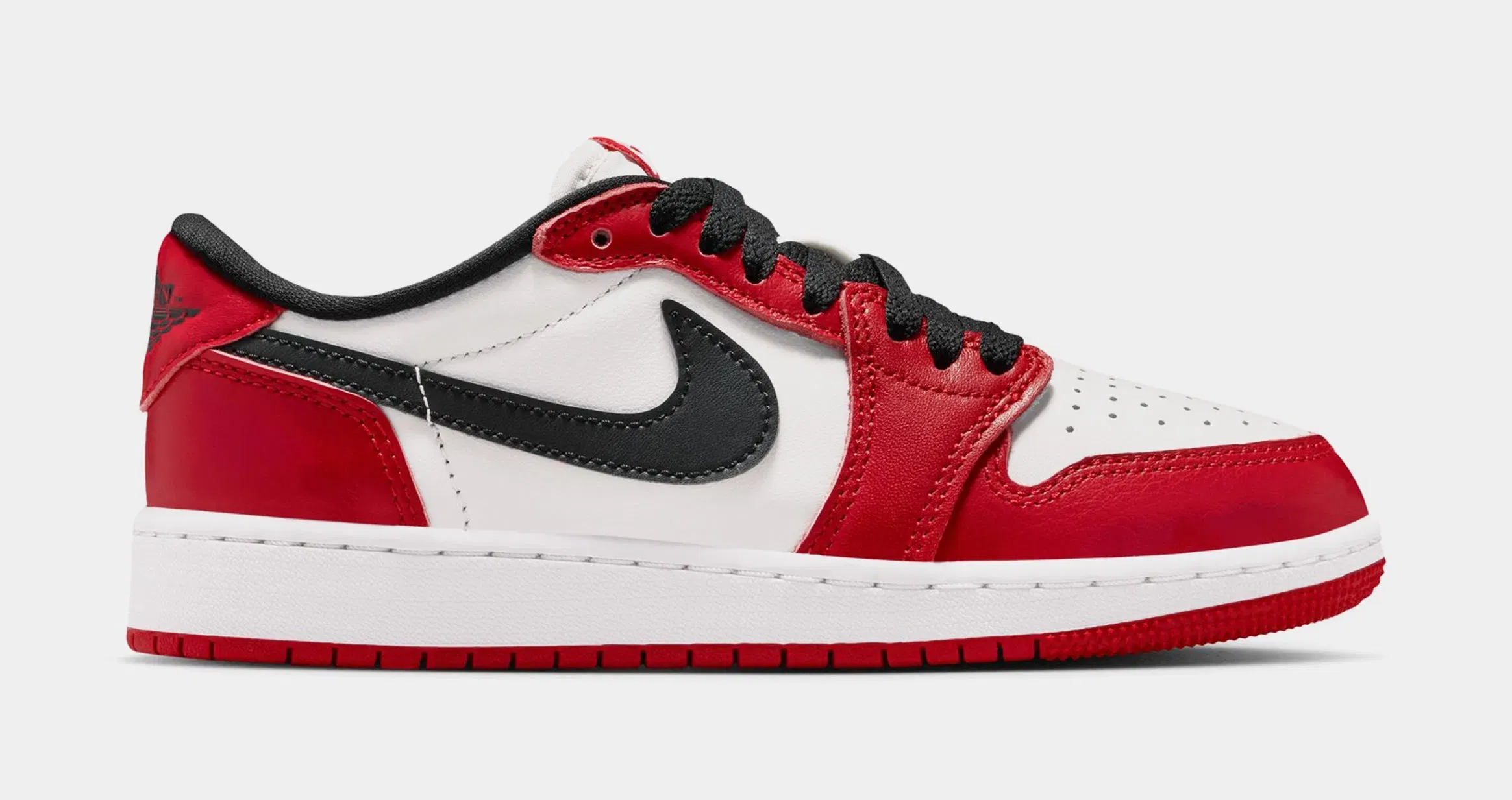 Air Jordan 1 Retro Low OG Chicago Grade School Lifestyle Shoes (Varsity Red/Summit White/Black)