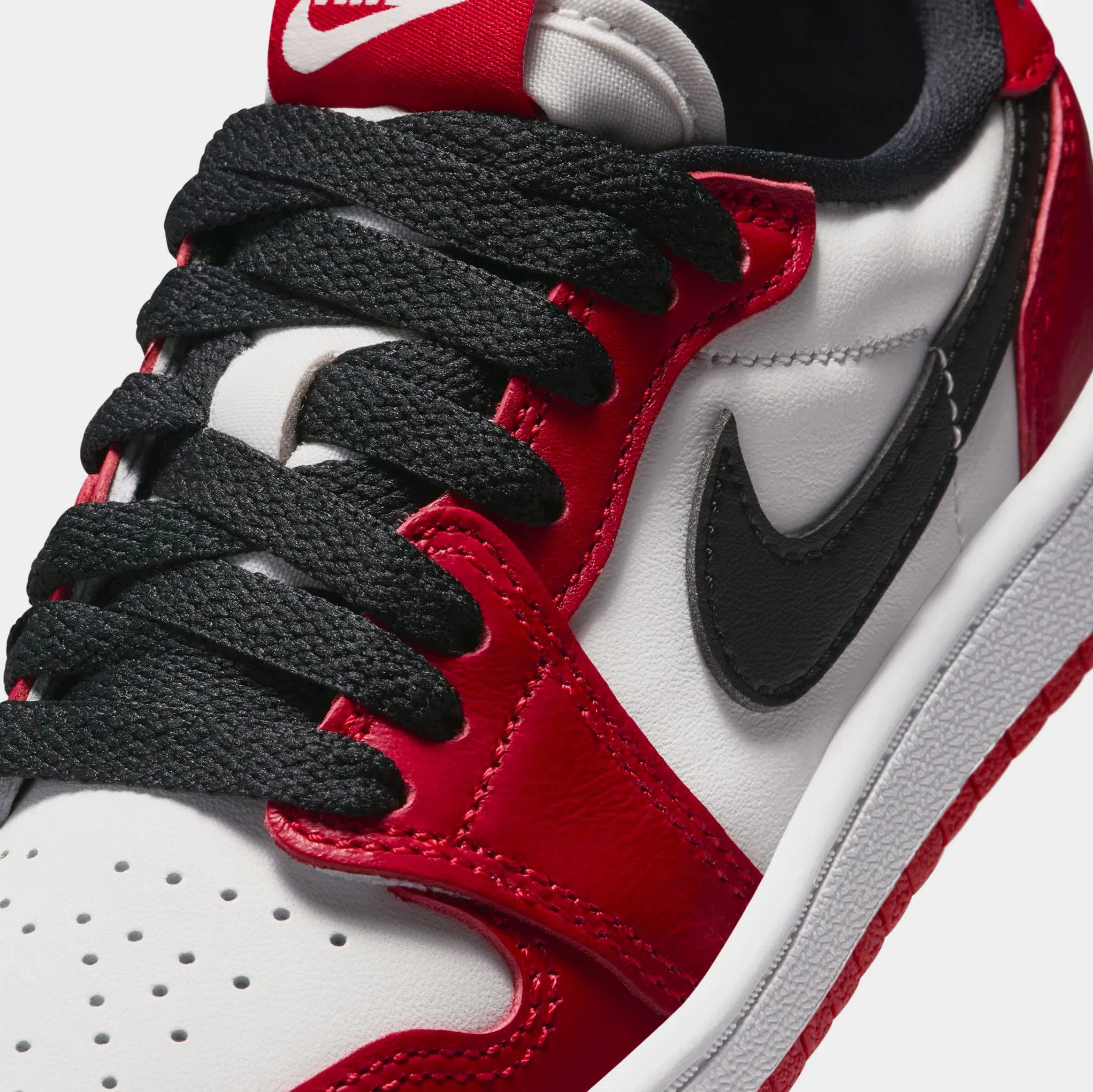 Air Jordan 1 Retro Low OG Chicago Preschool Lifestyle Shoes (Varsity Red/Black/Summit White)