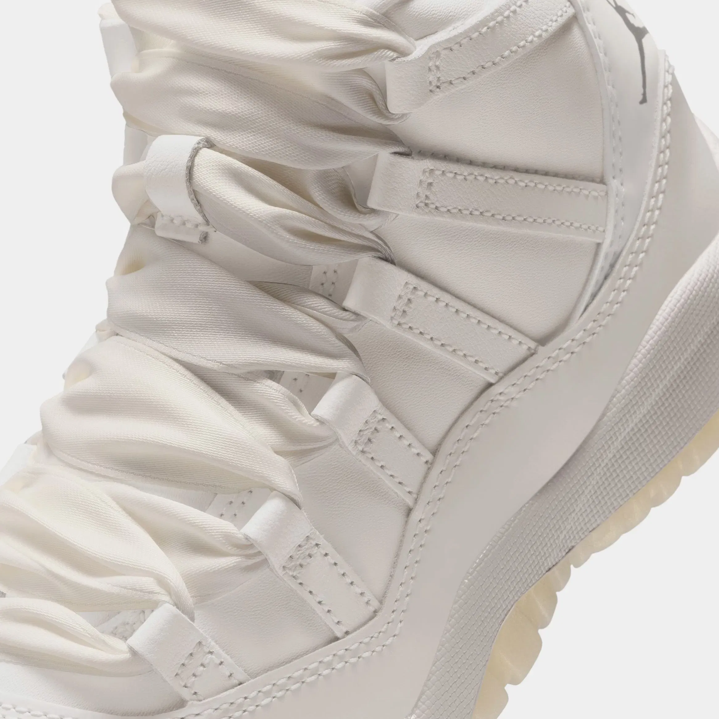 Air Jordan 11 Retro Pearl Preschool Lifestyle Shoes (Sail/Pearl Grey/White/Metallic Silver)
