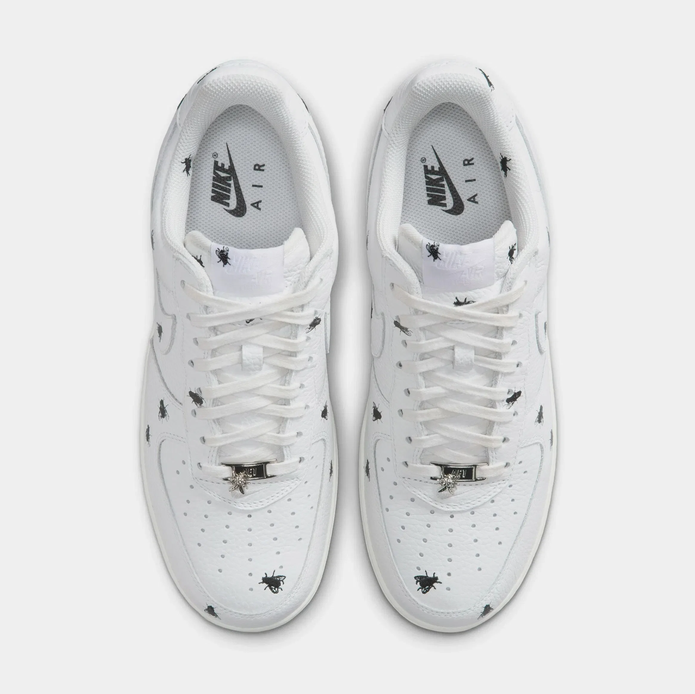 Nike Air Force 1 Retro Summit White and Black Mens Basketball Shoes (Summit White/Black)